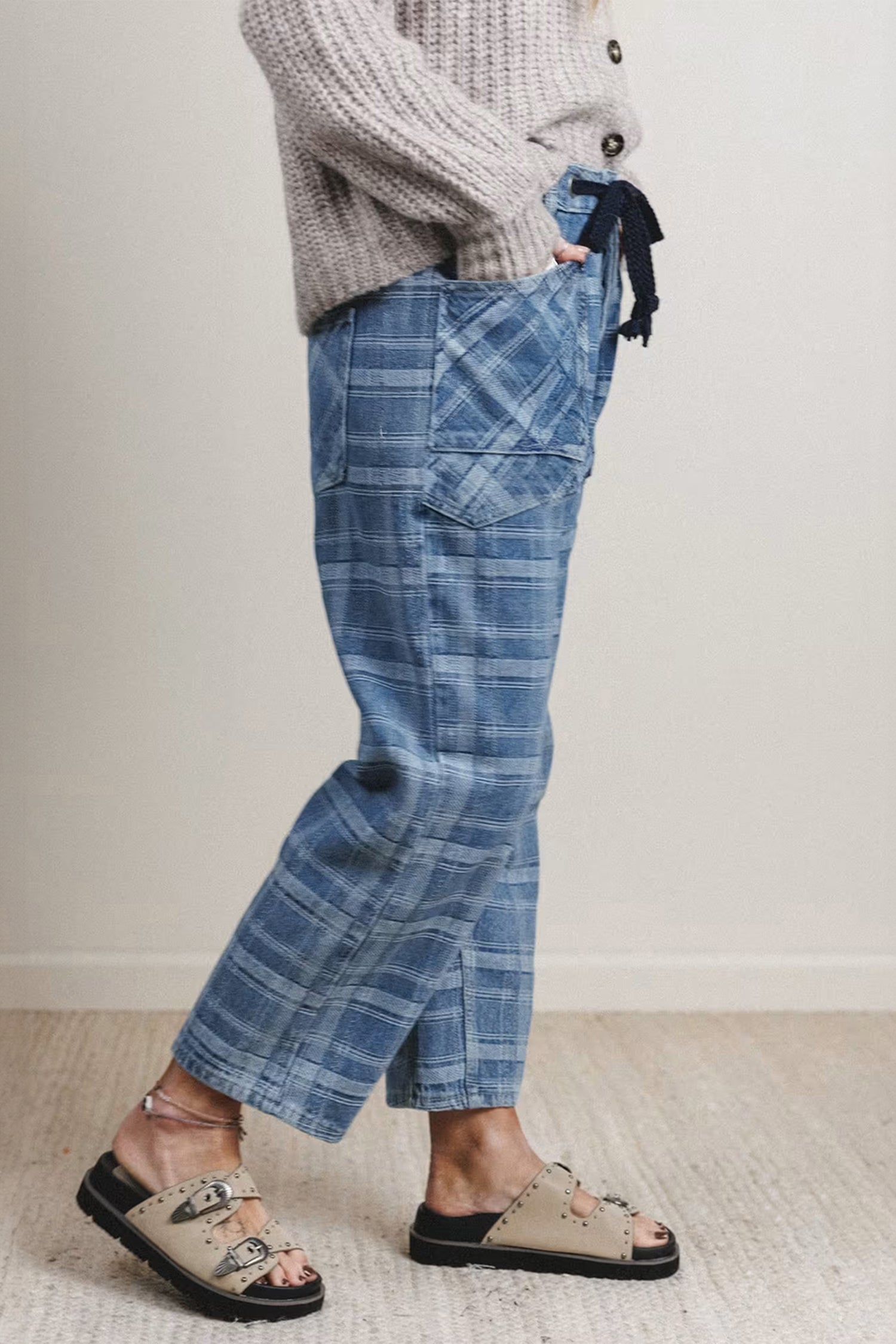 Denim Grommet Plaid Grommet Drawcord Waist Ankle-Length Jeans in Sky Blue