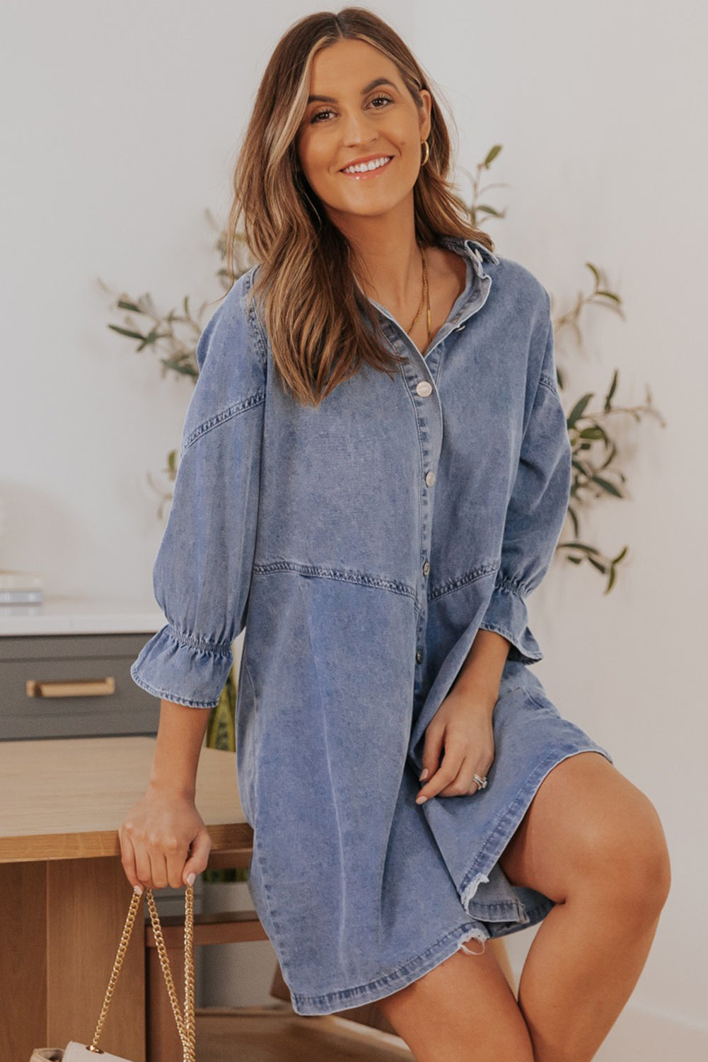 Mini-robe en jean boutonnée à manches longues