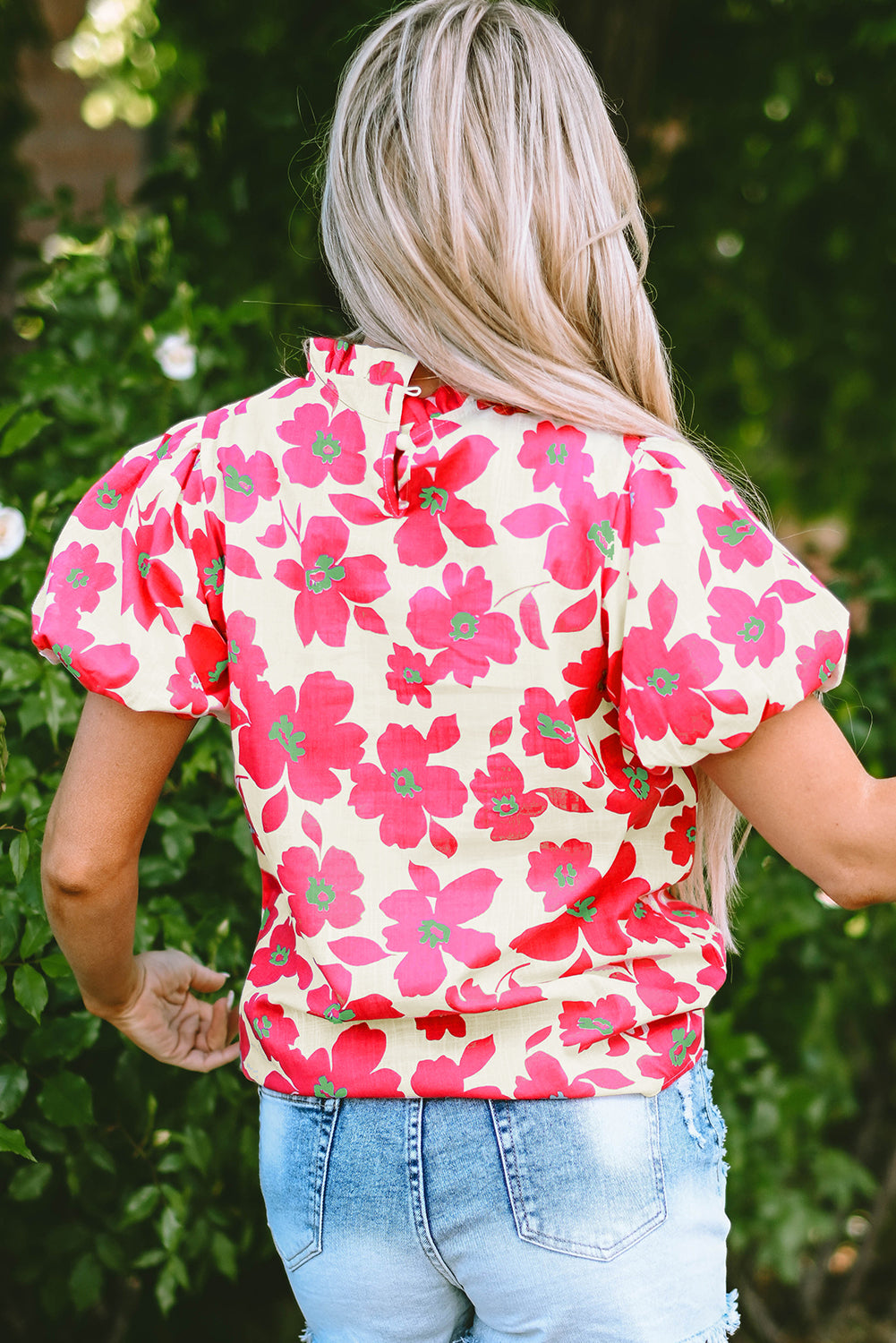 Blouse Fleurie À Manches Bouffantes Et Encolure À Volants