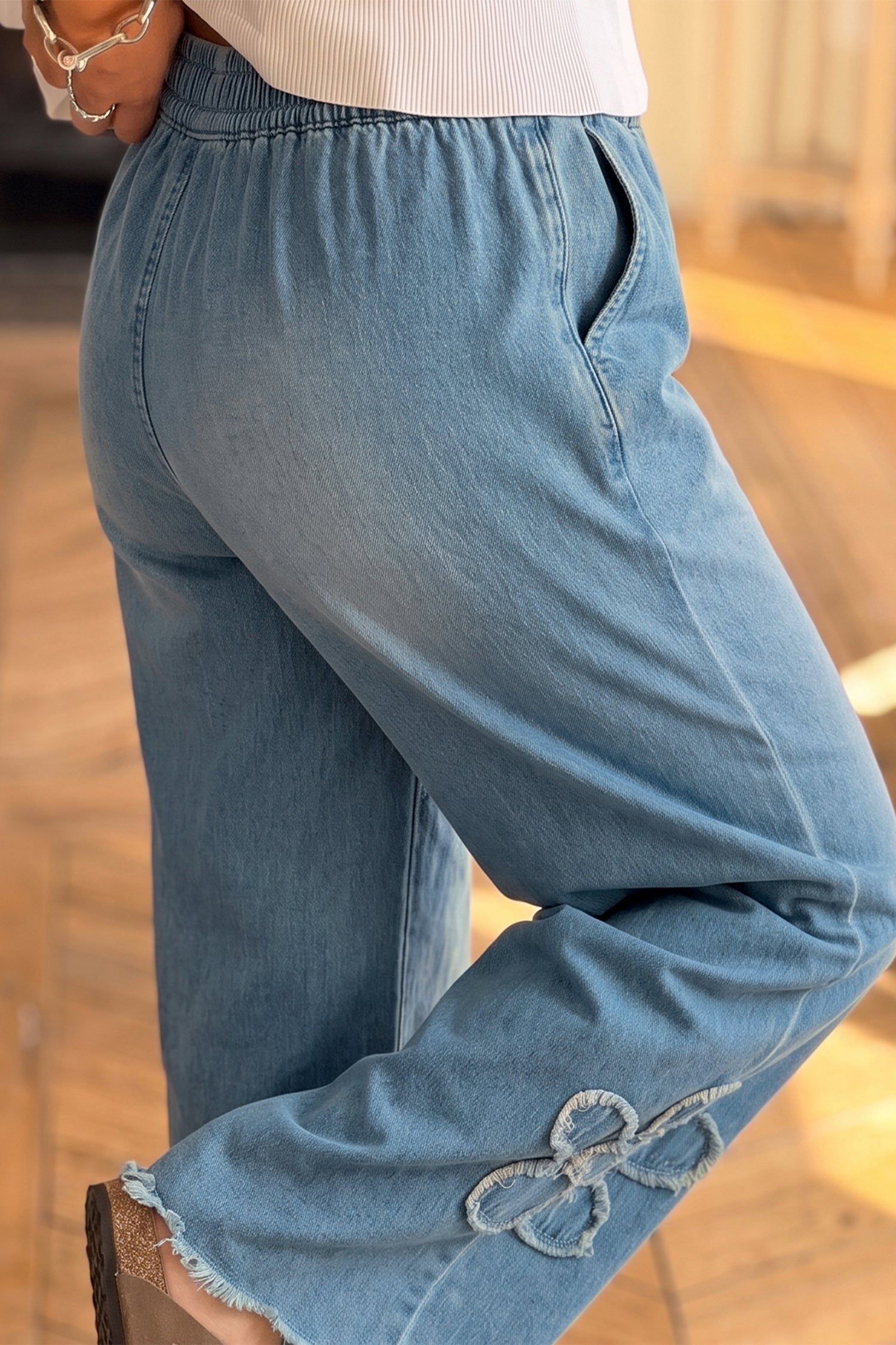 Frayed Floral Patch Wide-Leg Raw Hem Wide-Leg Jeans in Beau Blue