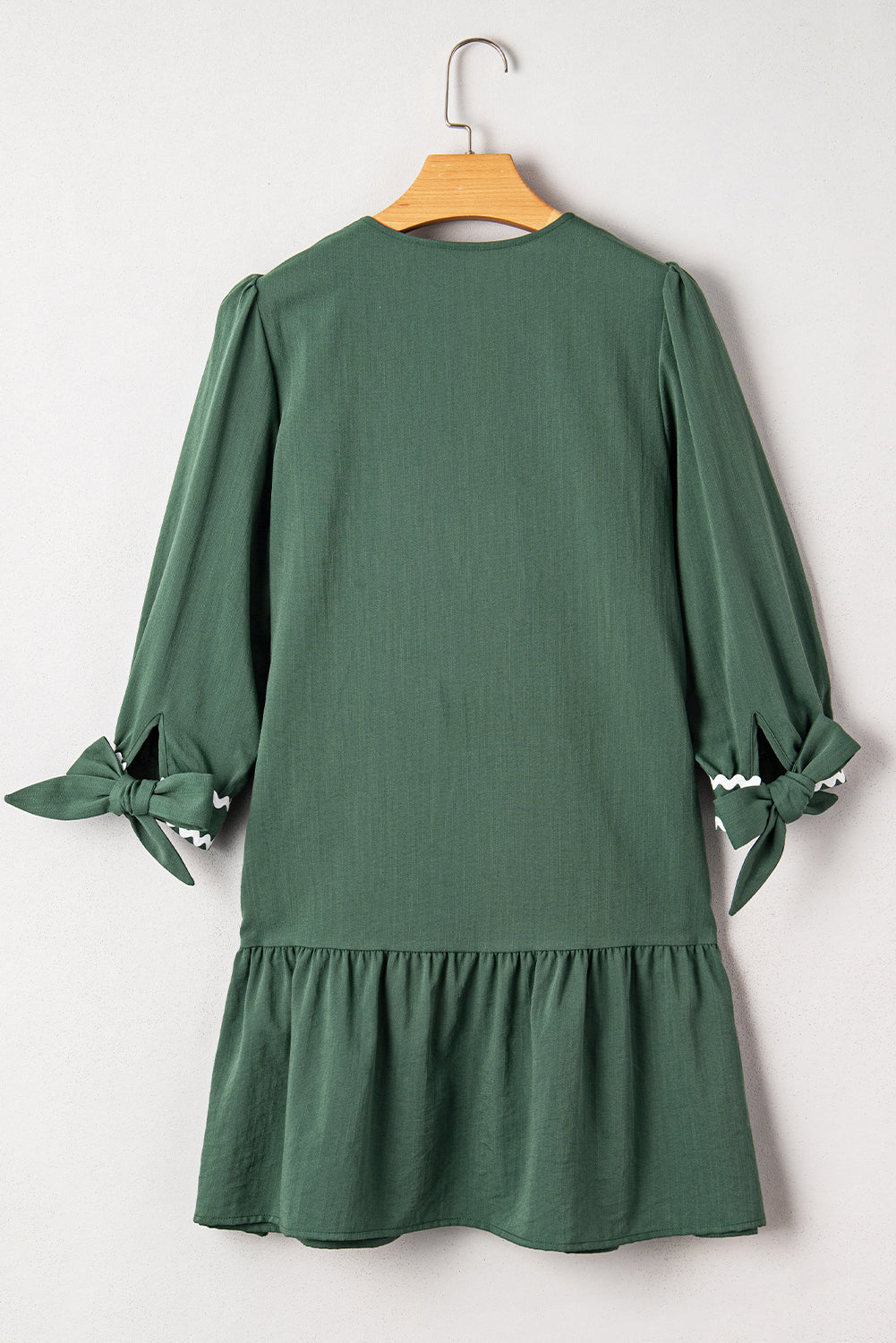 V-Neck Knotted Bracelet Sleeve Shift Dress in Green