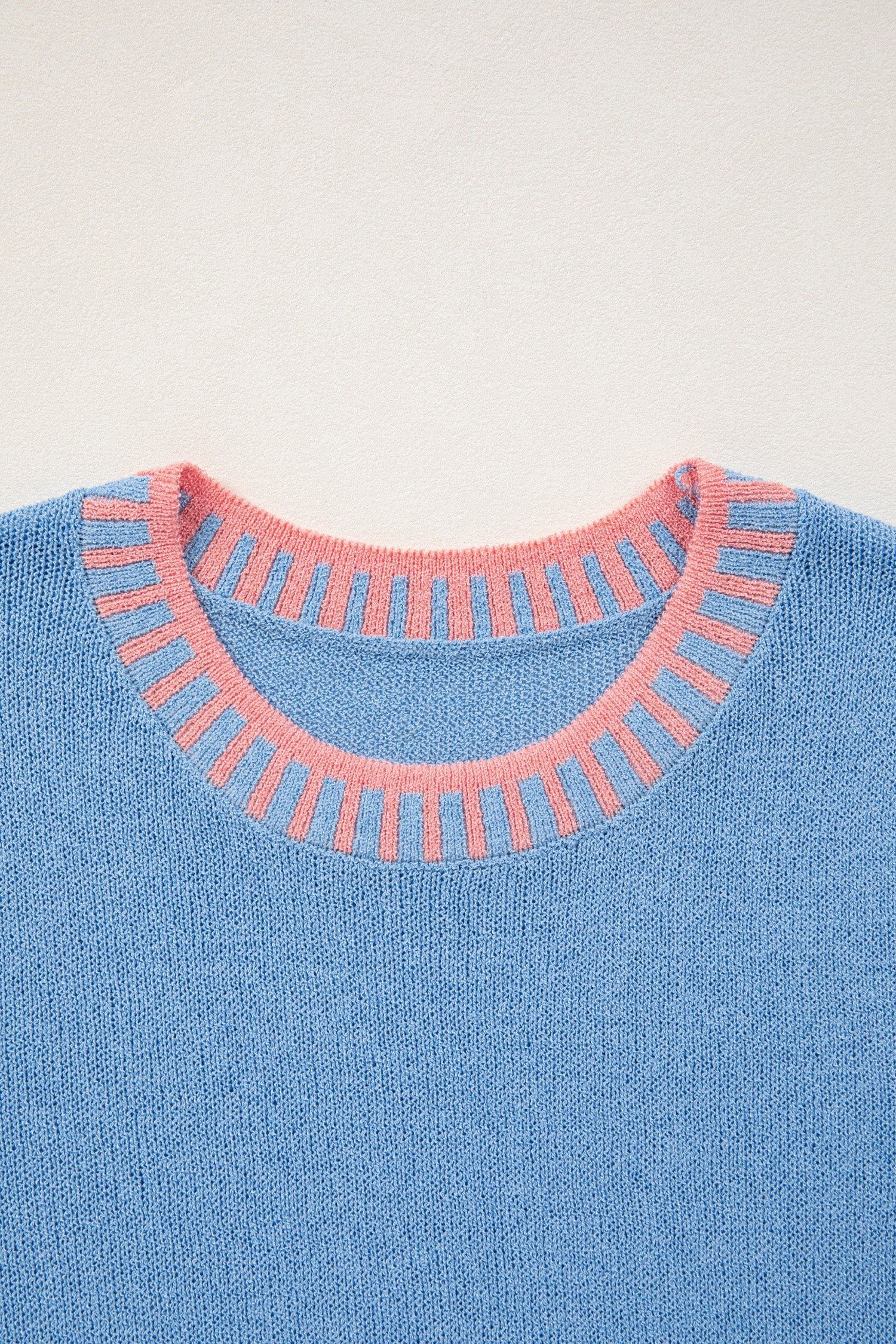 Contrast Trim Round-Neck Sleeveless Knit Top