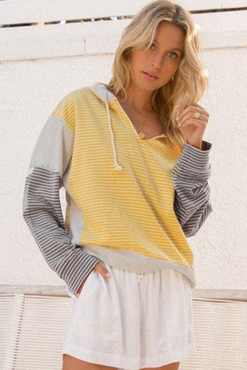 V-Neck Colorblock Drawcord Easy-Fit Fit Hooded Top