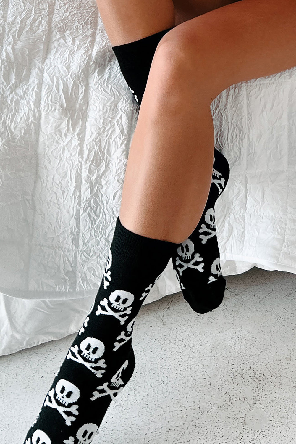 & Halloween Skull Crossbones Crew Socks
