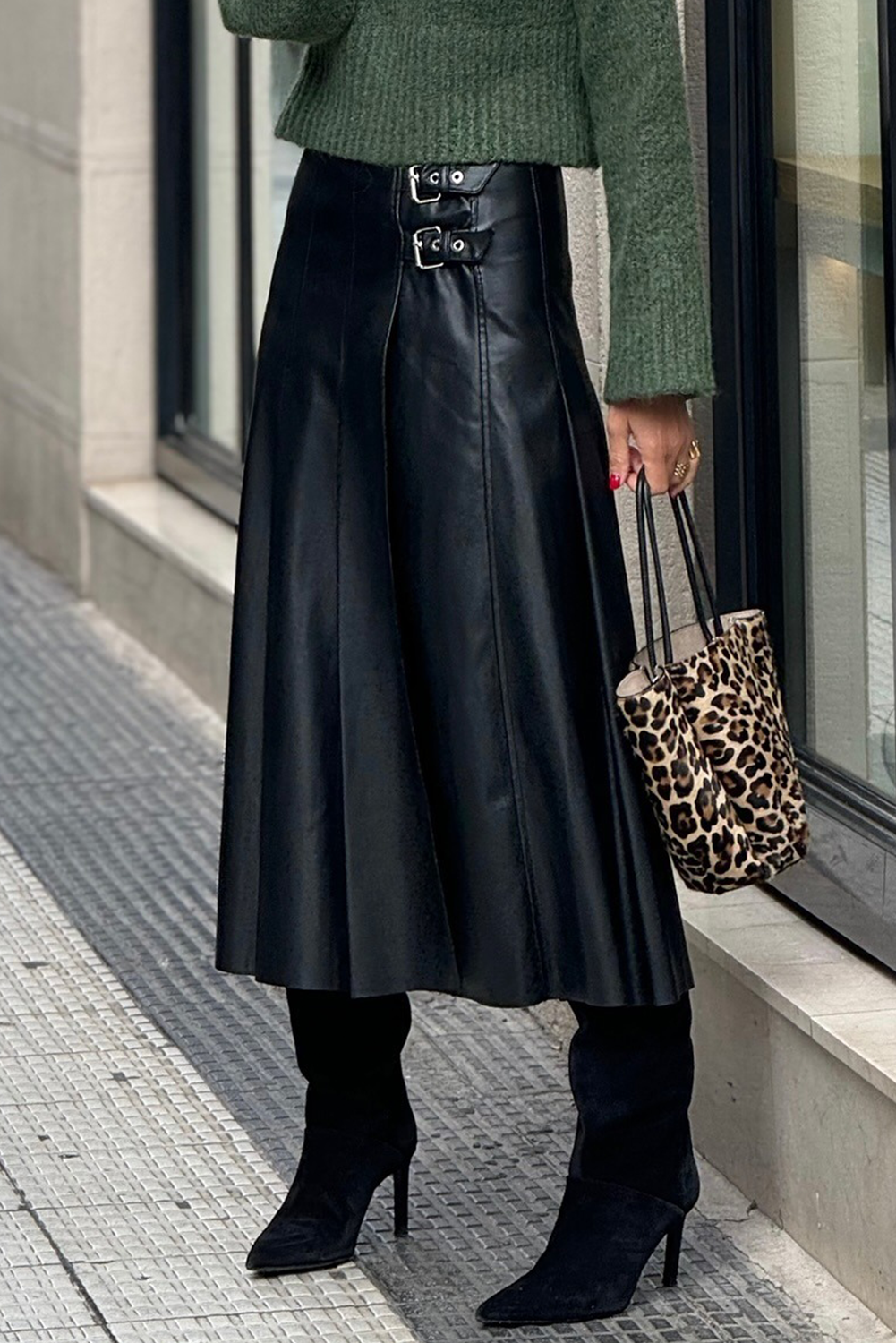 Faux Buckle Leather Retro Detail Pleated Stitch Flared Midi Skirt in Black