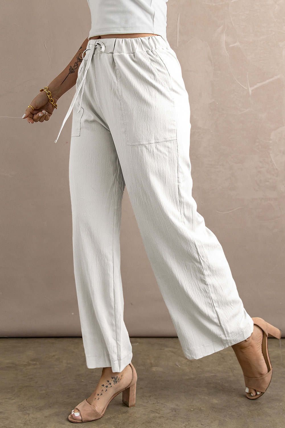 Pantalon large froissé blanc à taille avec cordon de serrage