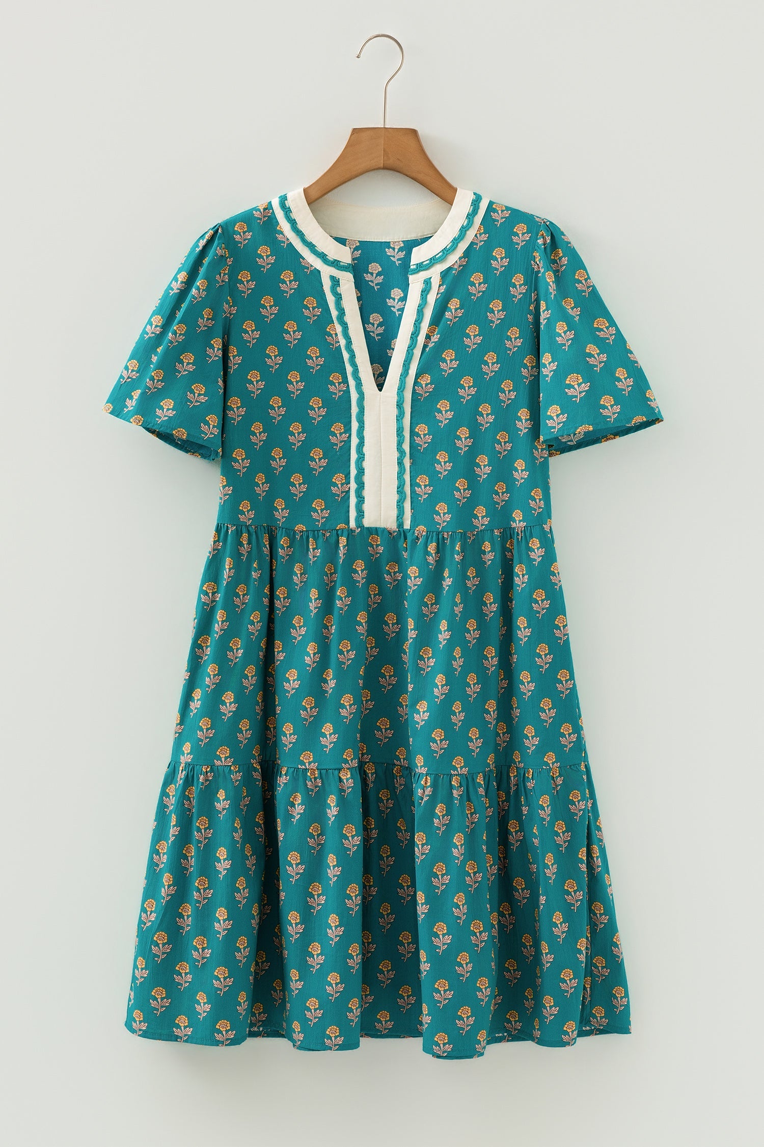 Contrast Short-Sleeved Trim V-Neck Floral Dress in Green