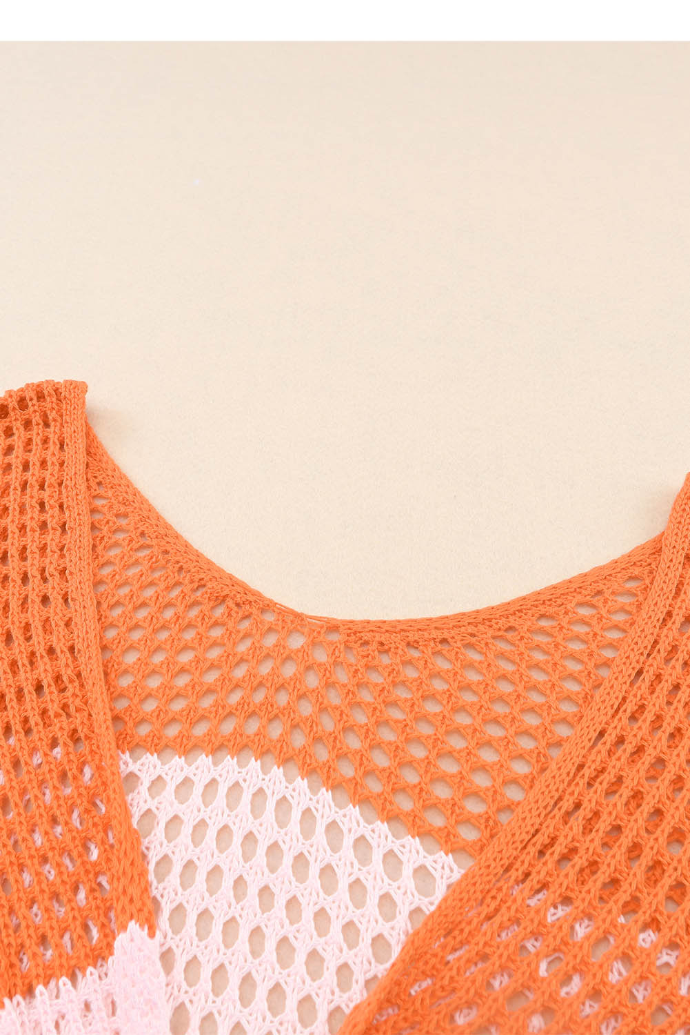 Haut en tricot multicolore à œillets et manches longues avec dos torsadé