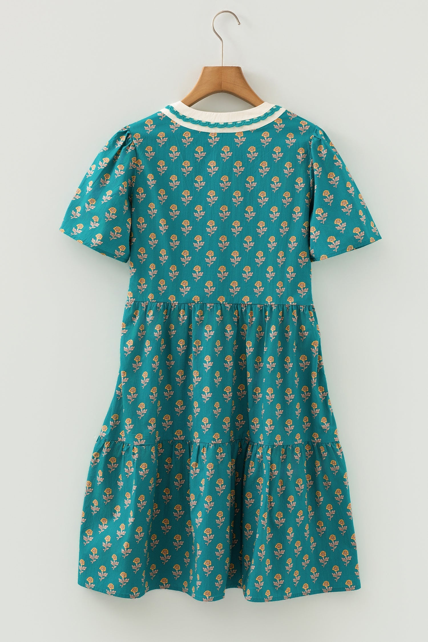Contrast Short-Sleeved Trim V-Neck Floral Dress in Green
