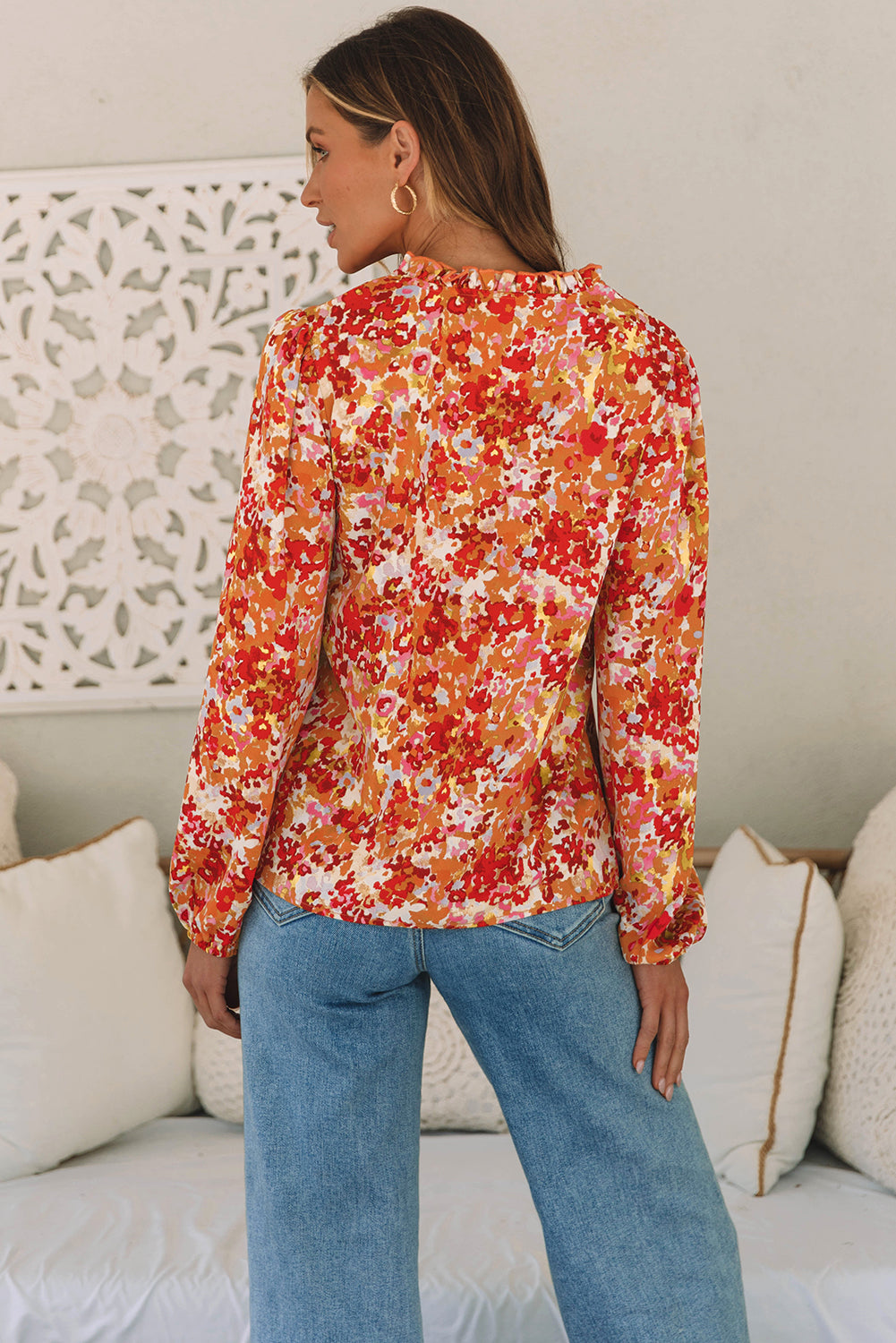 Blouse florale à volants et manches bouffantes à col fendu