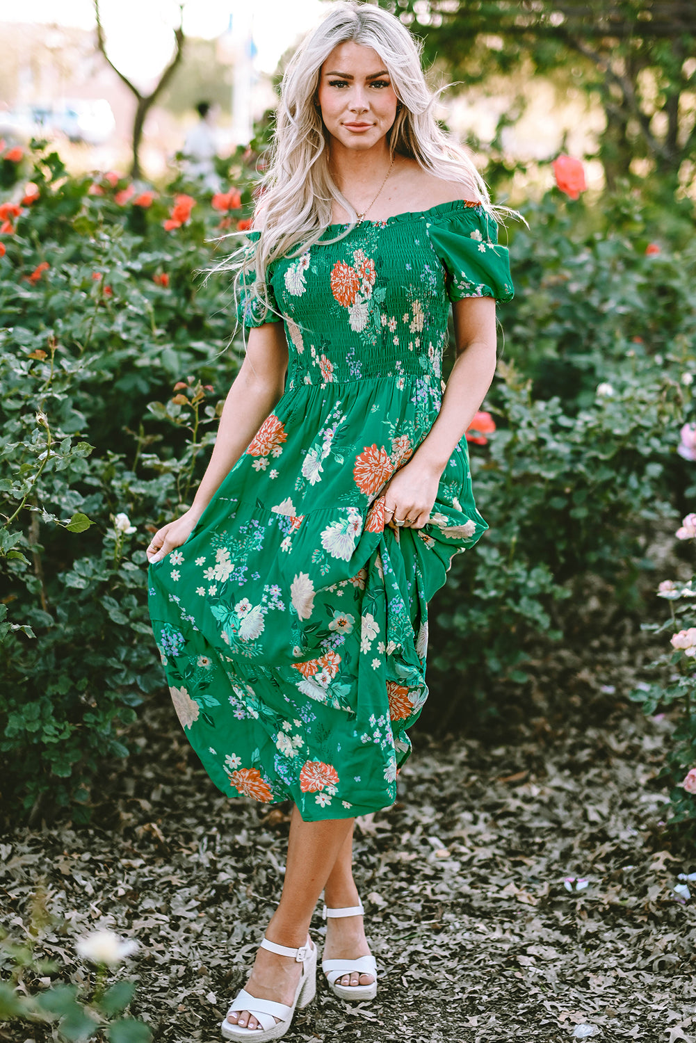 Robe midi smockée à plusieurs niveaux et imprimé floral vert