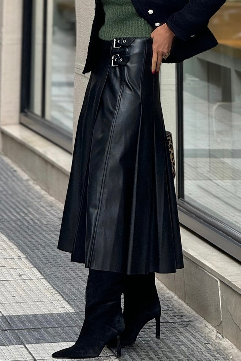 Faux Buckle Leather Retro Detail Pleated Stitch Flared Midi Skirt in Black