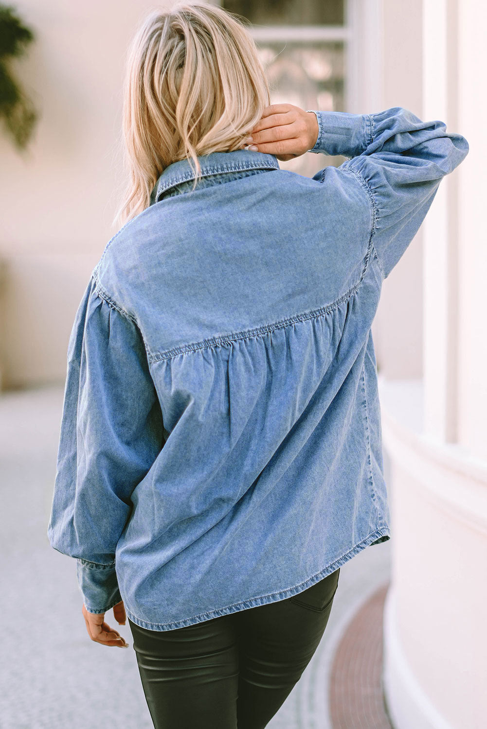 Chemise En Jean À Manches Bouffantes Et Coutures En Forme De V