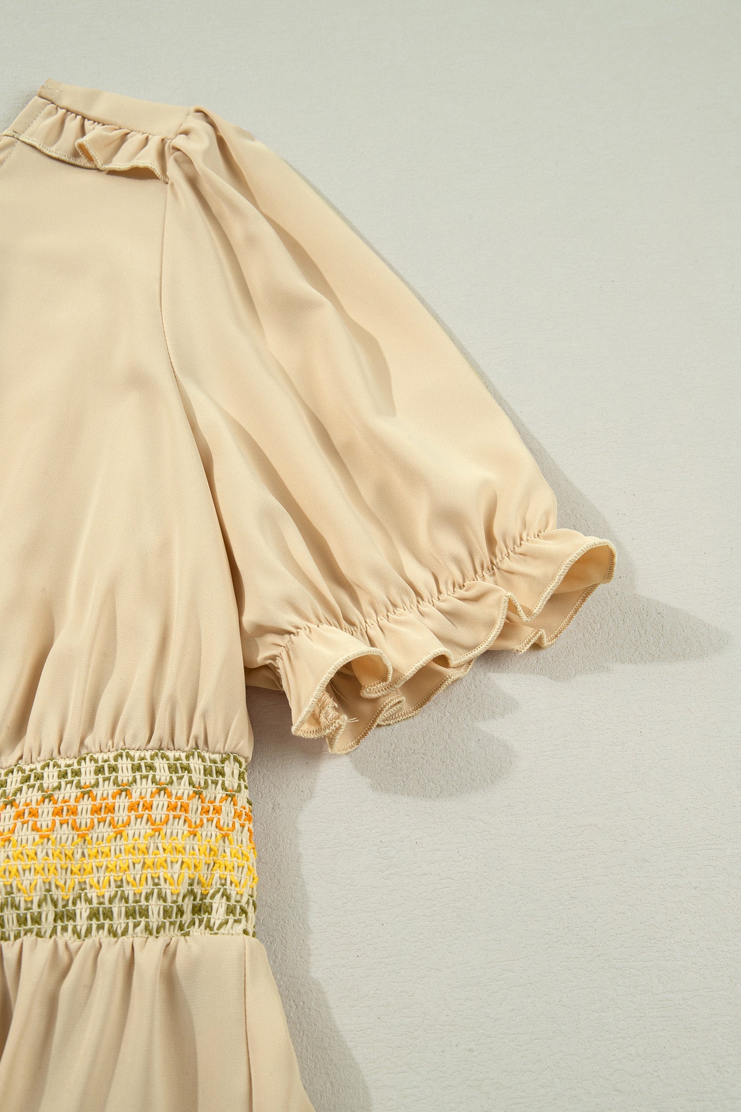 Waist Short-Sleeved Elastic Short-Sleeved Midi Dress in Apricot