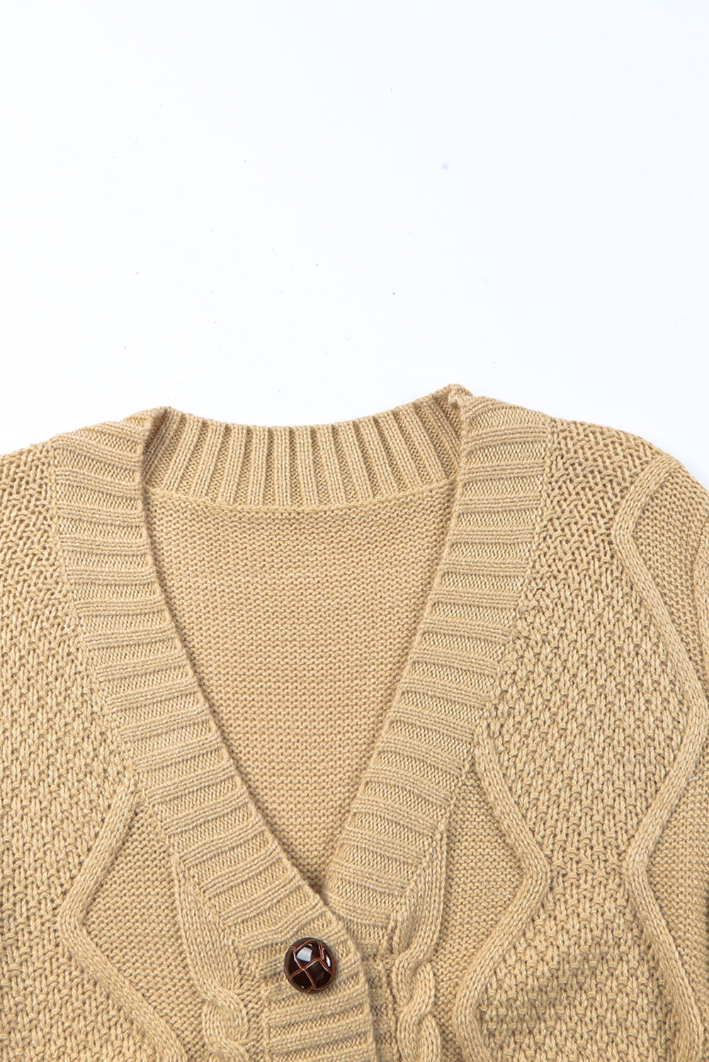 Cardigan texturé beige avec poches avant et boutons