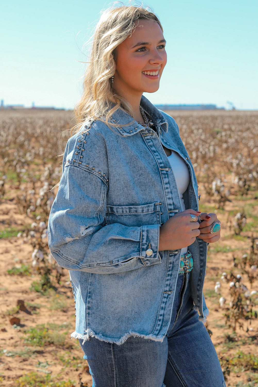 Veste en jean cloutée délavée à l'acide