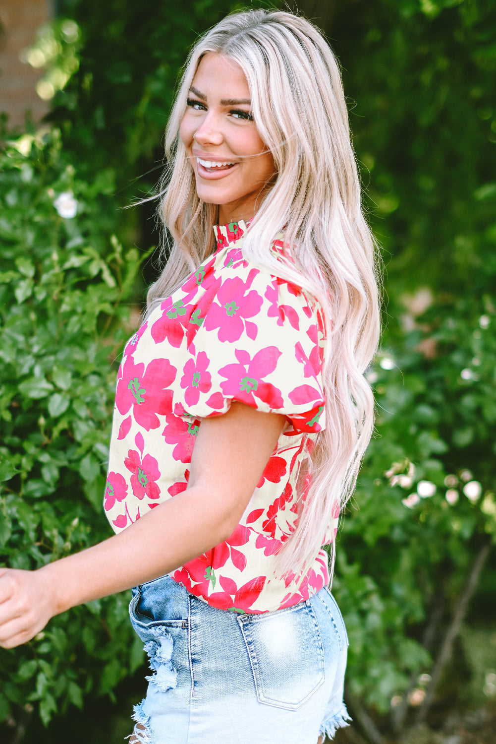 Blouse Fleurie À Manches Bouffantes Et Encolure À Volants