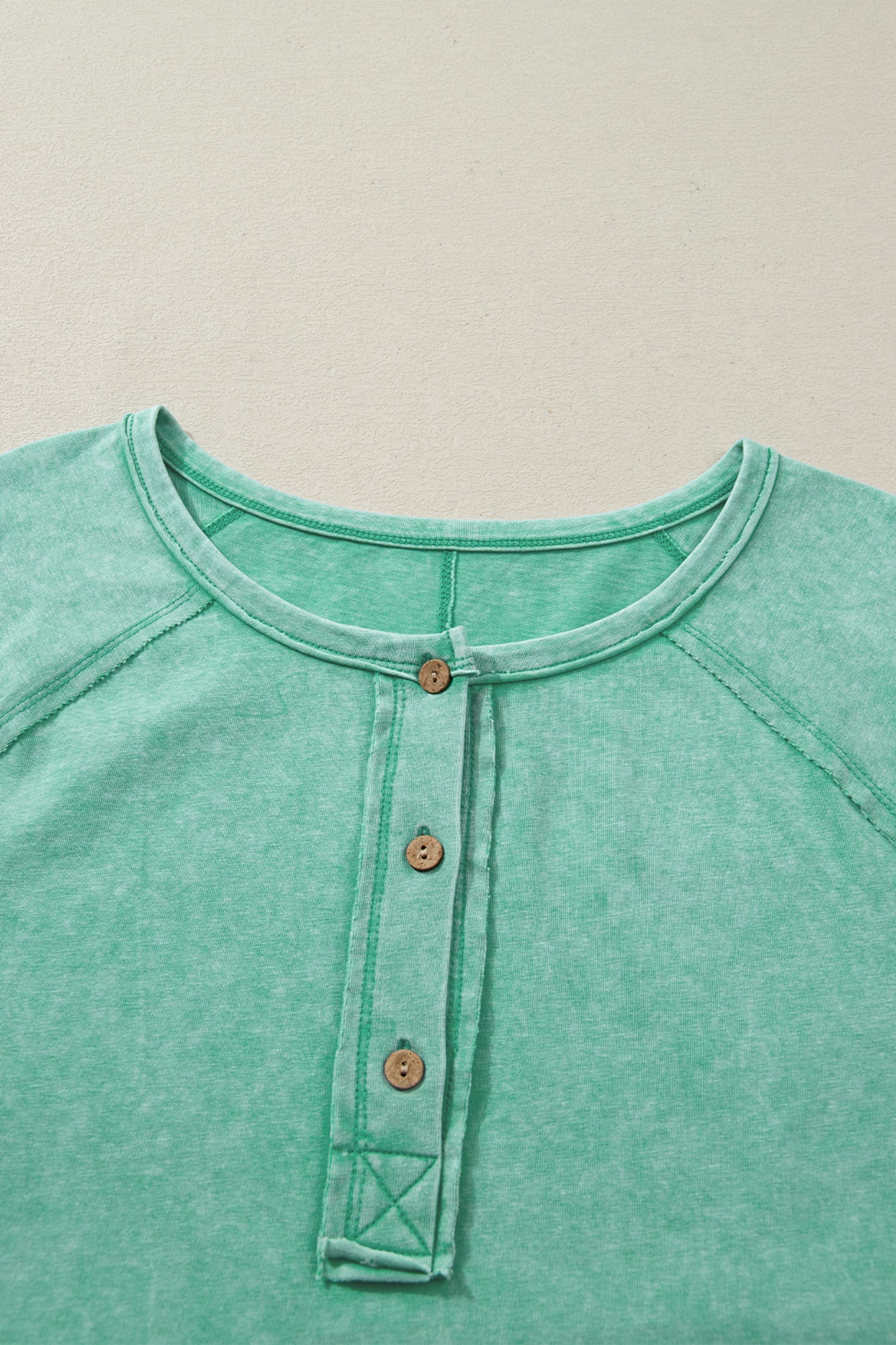 Raw Sleeve Seam Raglan Mineral Wash T Shirt in Green