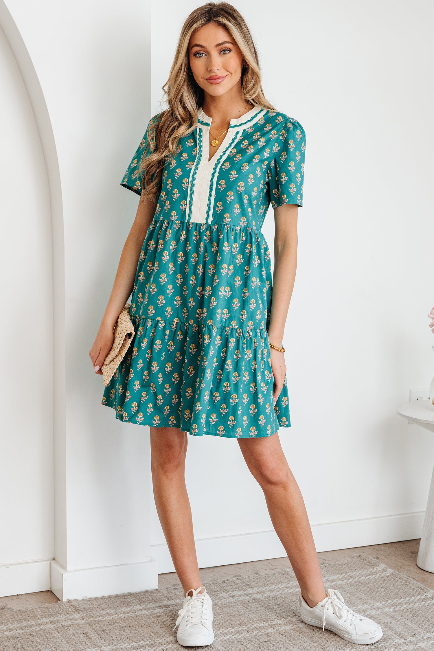 Contrast Short-Sleeved Trim V-Neck Floral Dress in Green
