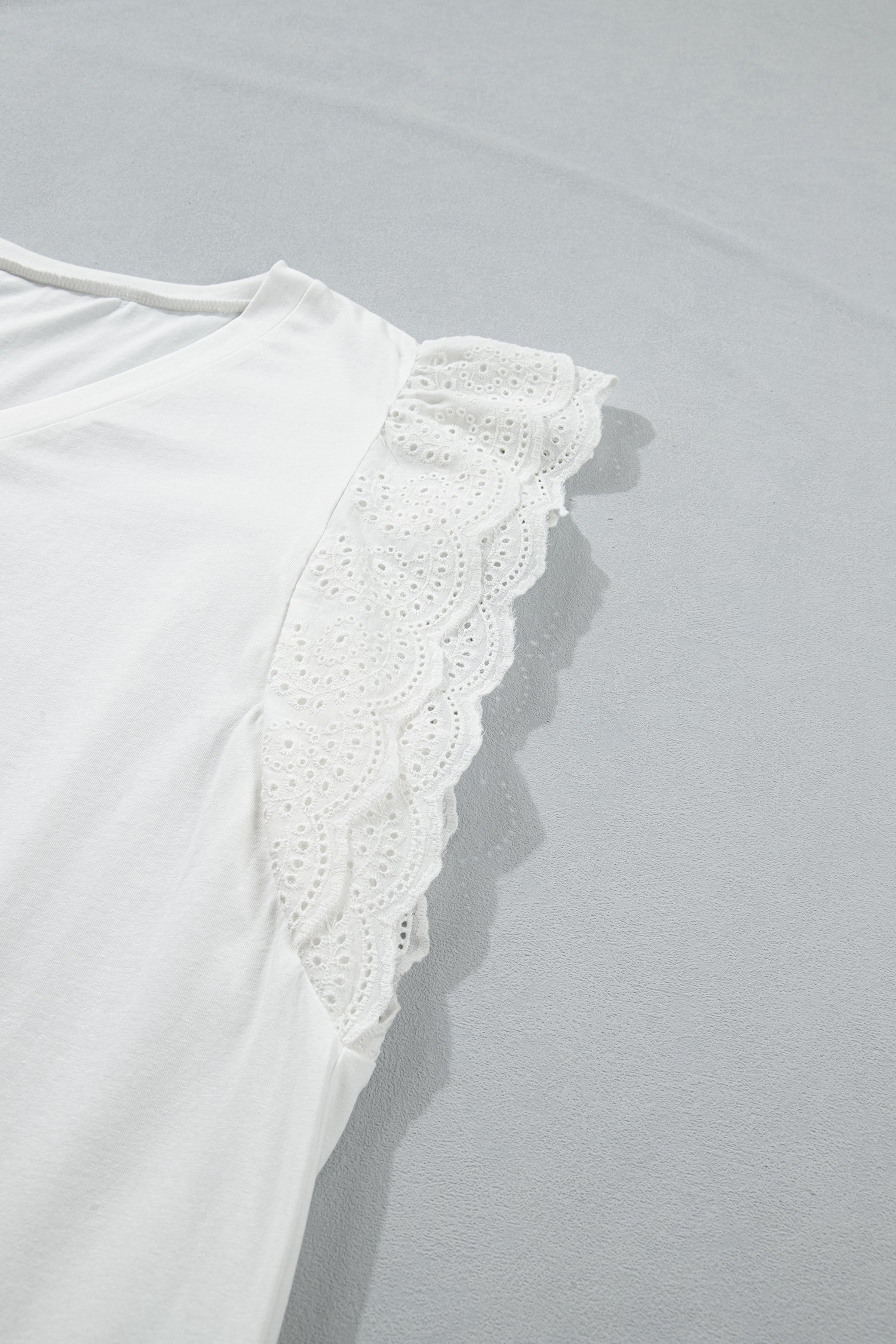 Eyelet Crochet Splicing Short-Sleeved Plus Size Tee in White