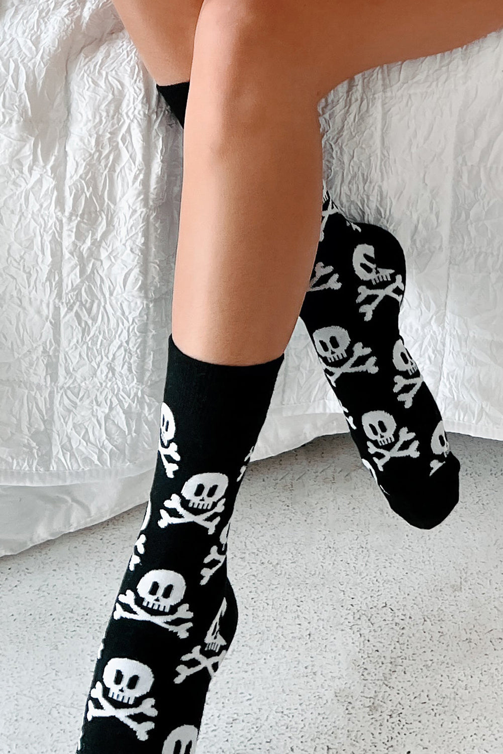 & Halloween Skull Crossbones Crew Socks