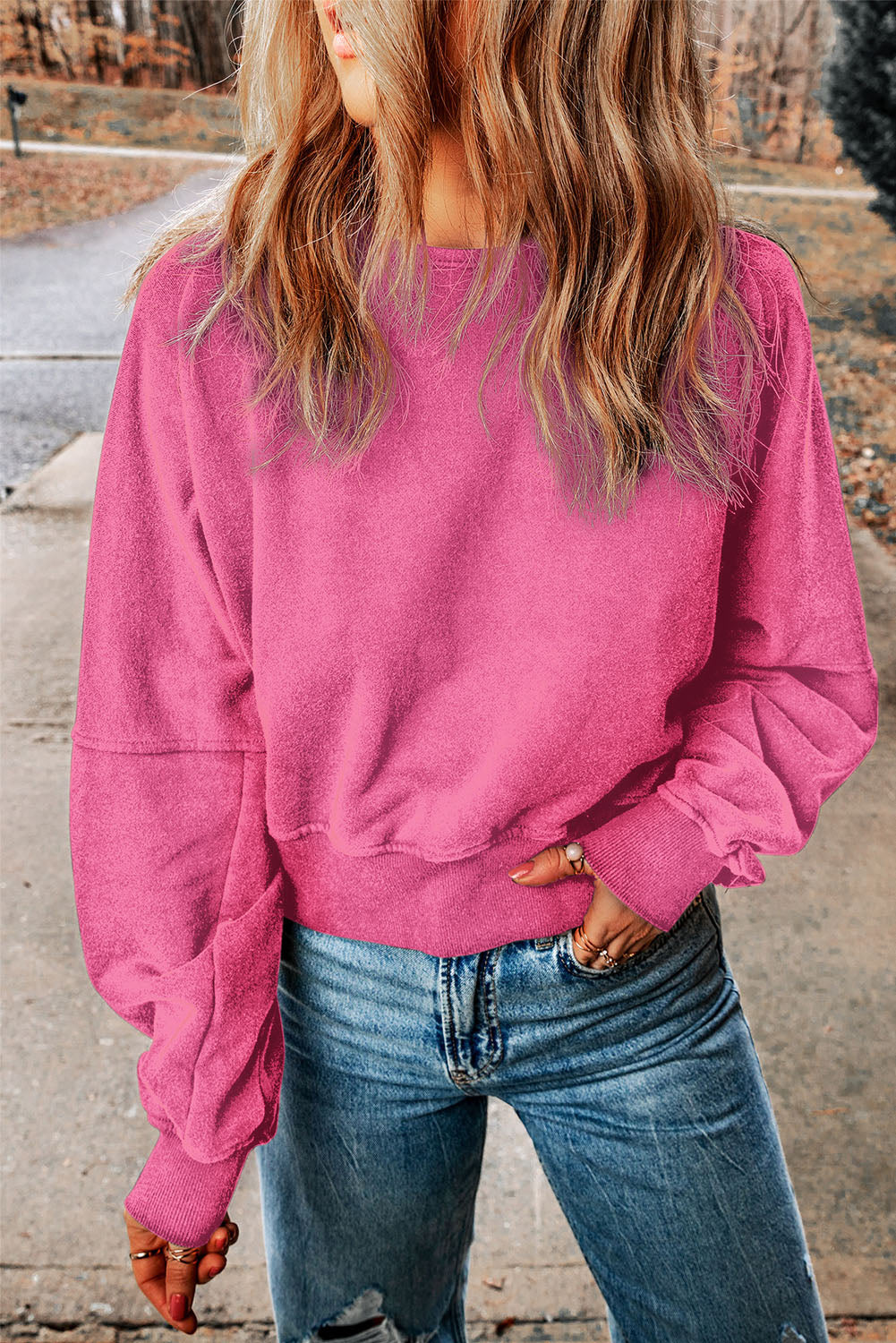 Sweat-shirt en forme de V à dos ouvert et délavé à l'acide