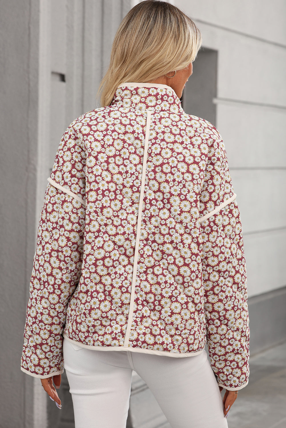 Edge Floral-Print Contrast Pocket-Detail Stand-Neck Jacket in Pink