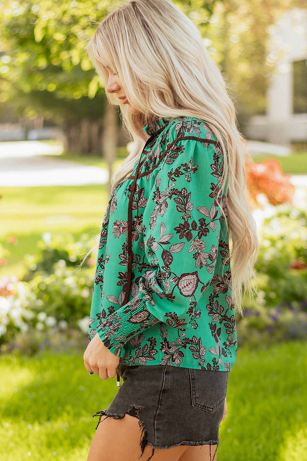 Print Contrast Leaves Contrast Trim V-Neck Shirred Puff Sleeve Blouse