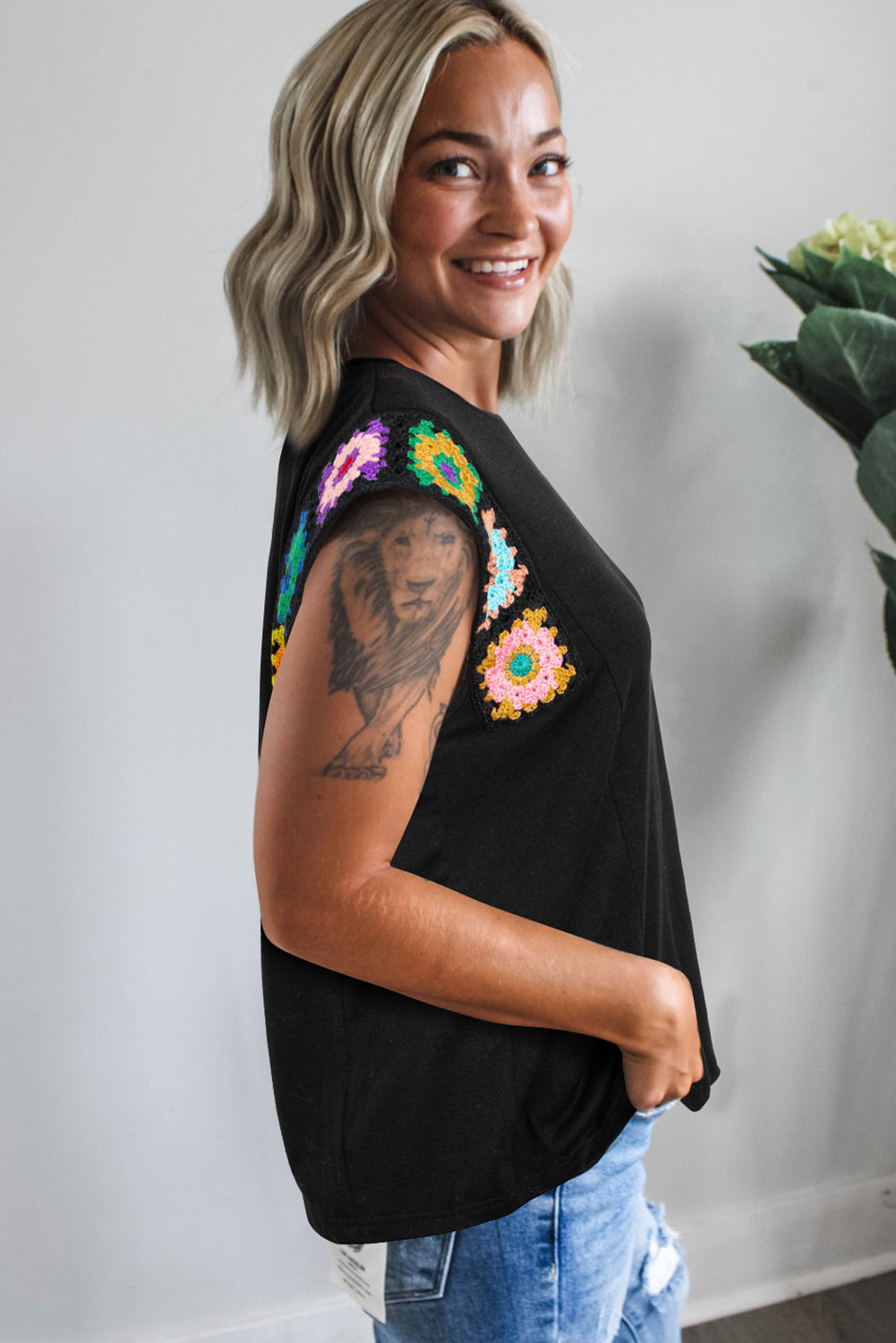 Floral Crochet Patched Sleeve Crew Neck Casual Tank Top