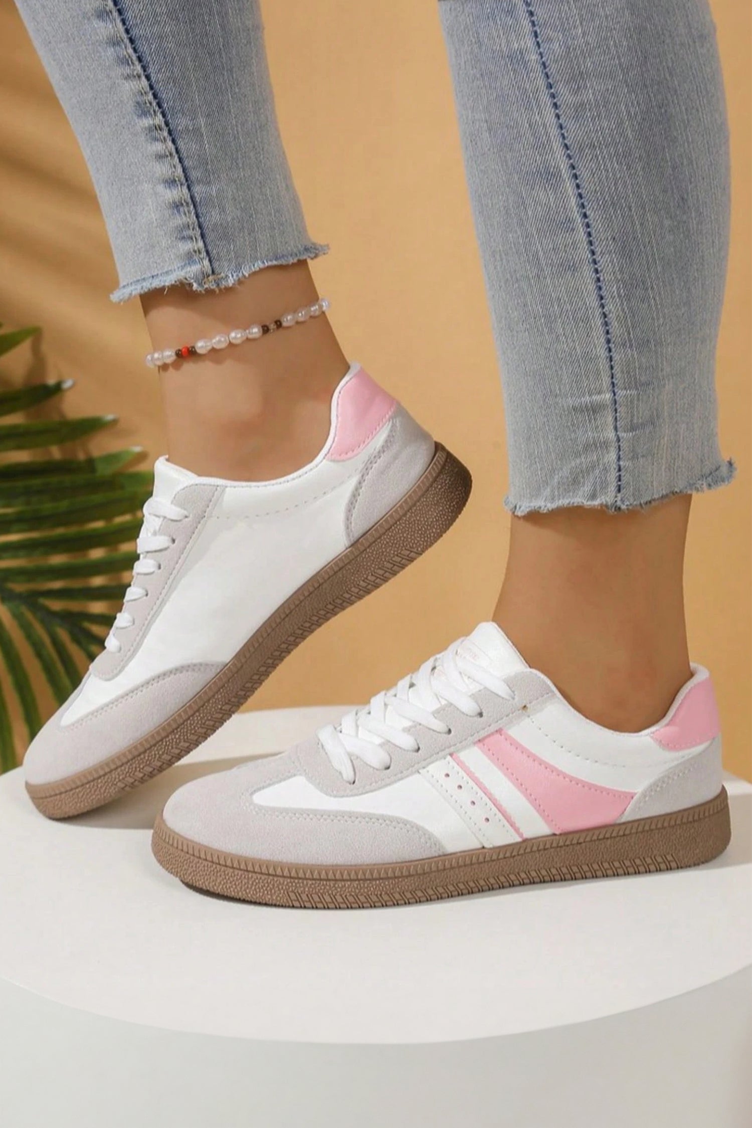 Fashionable Up Patchwork Lace Low Top Flat Sneakers in Pink
