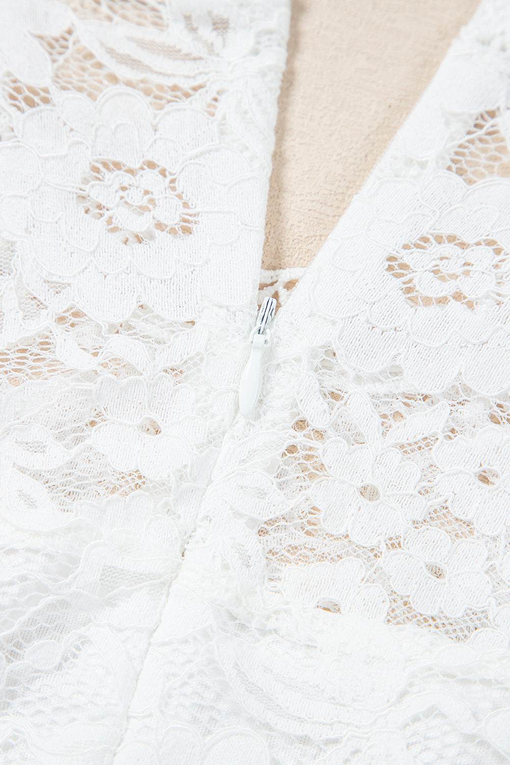 Chic White Short Sleeve Scalloped Floral Lace Peplum Blouse