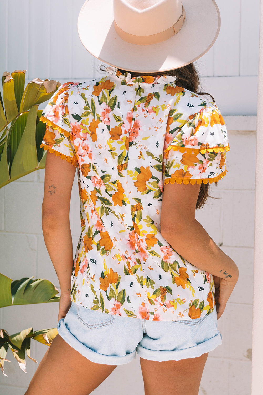 V-Neck Scalloped Ruffled Scalloped Short-Sleeved Floral Blouse