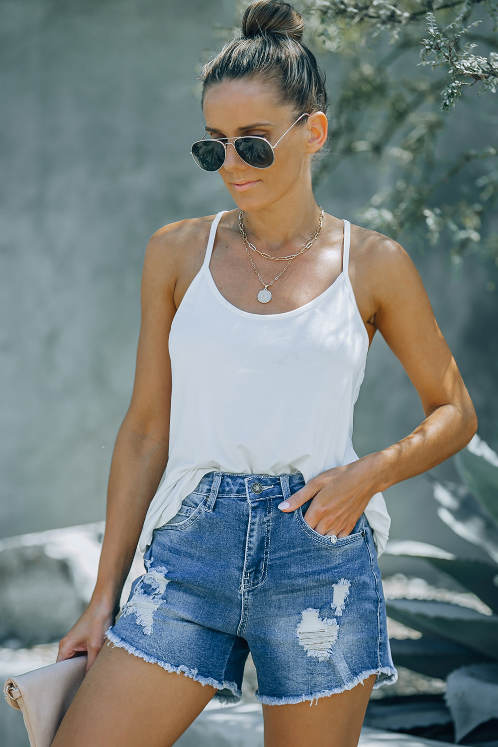 Short en jean bleu foncé à ourlet effiloché