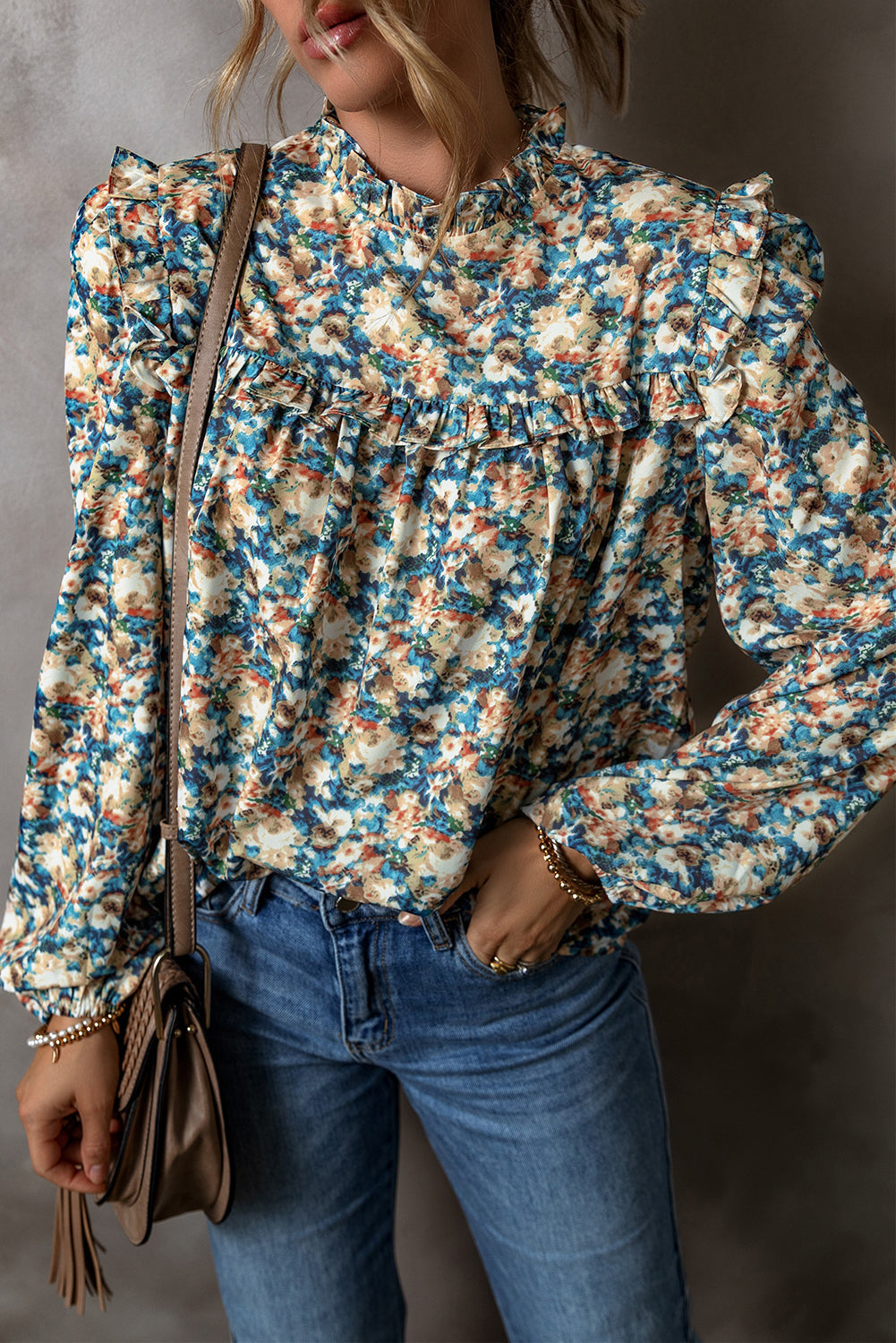 Blouse à manches bouffantes et col montant à volants et imprimé floral