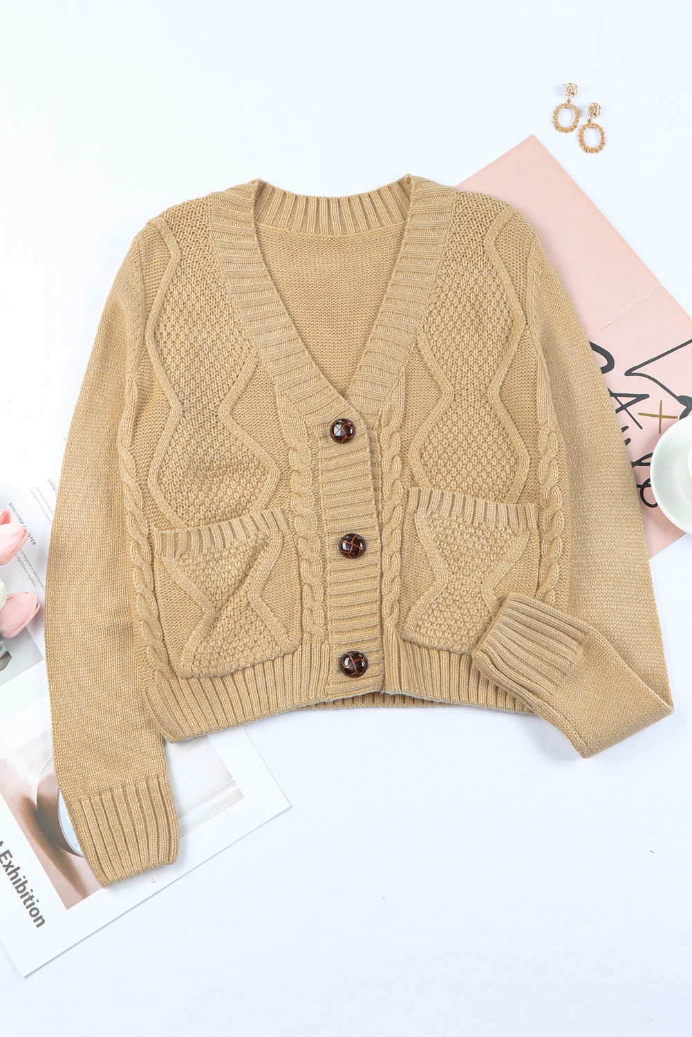 Cardigan texturé beige avec poches avant et boutons