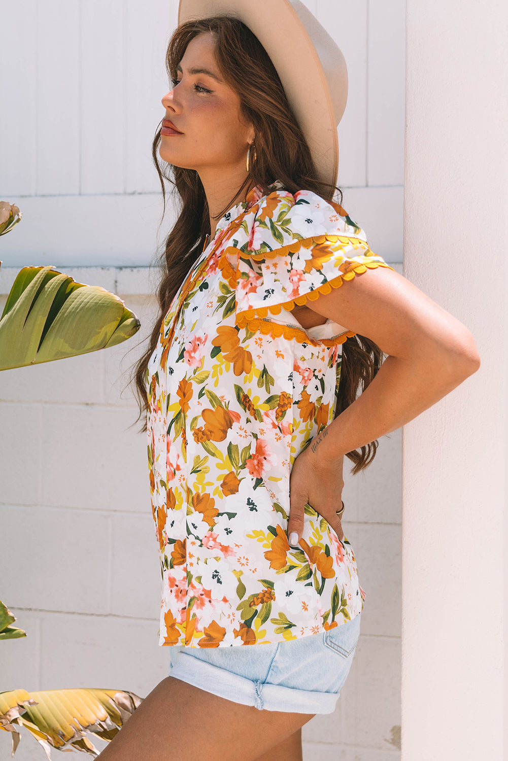 V-Neck Scalloped Ruffled Scalloped Short-Sleeved Floral Blouse