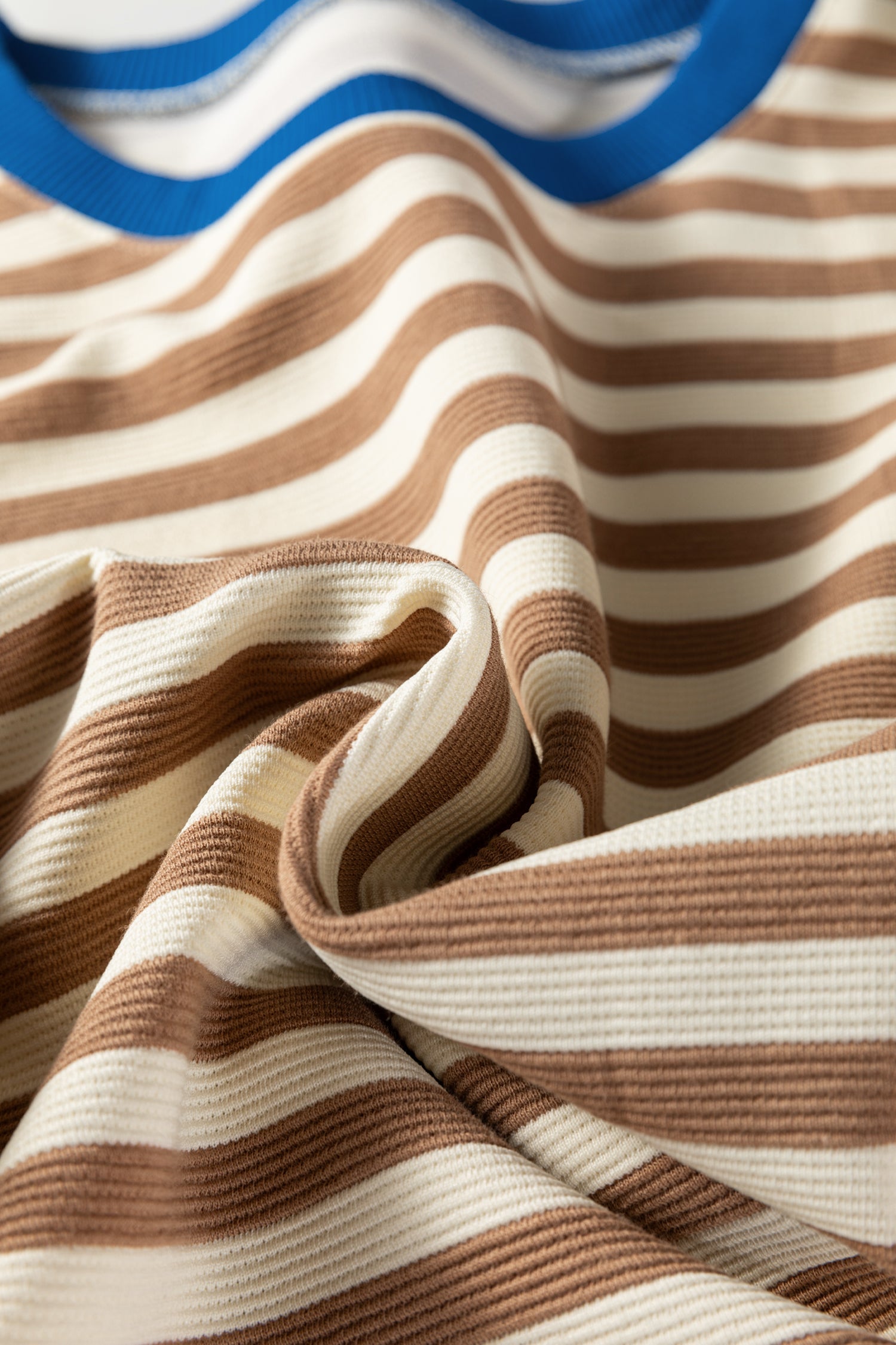Puff Stripe Short Sleeve Round-Neck Tee in Brown