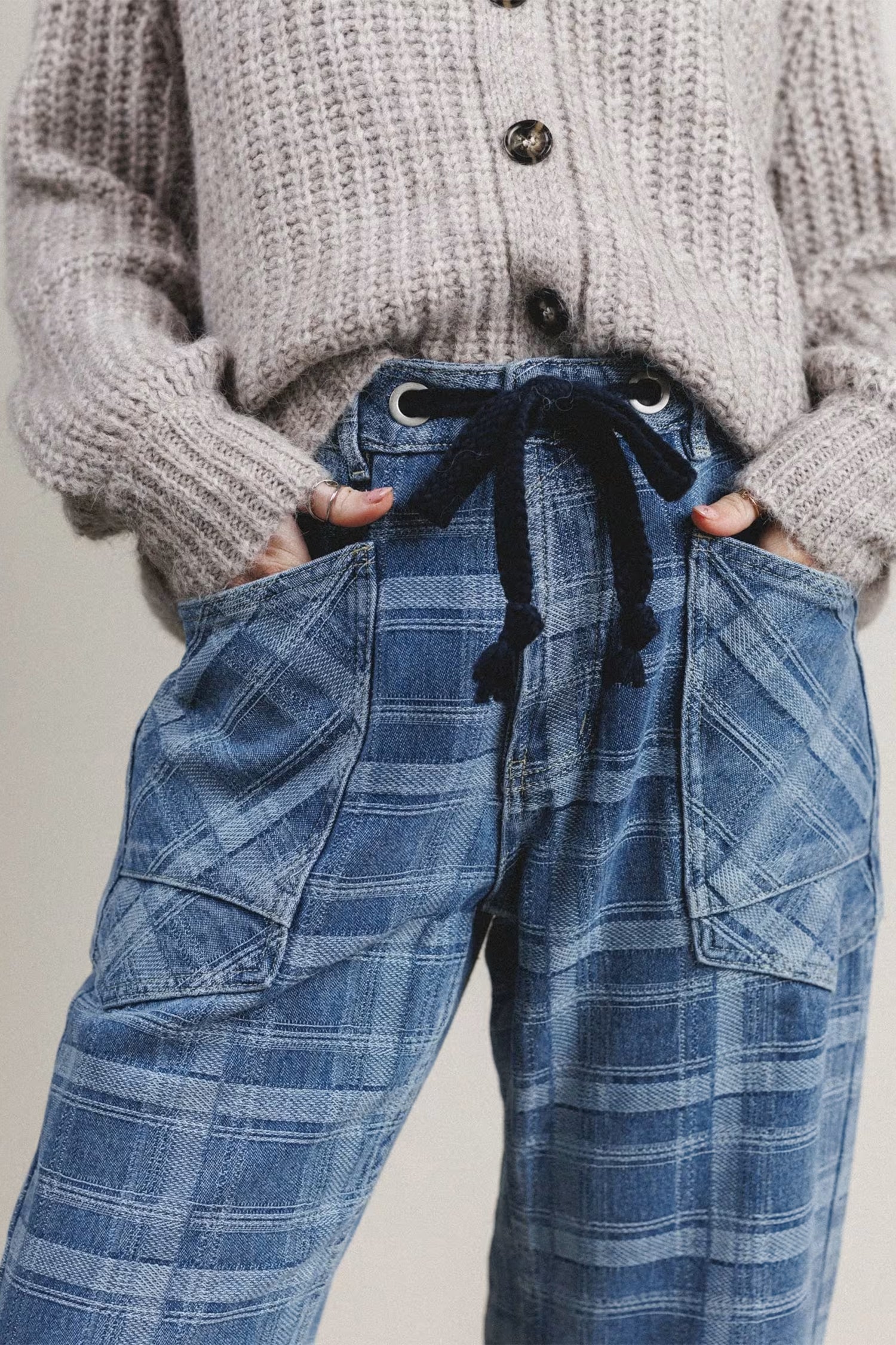 Denim Grommet Plaid Grommet Drawcord Waist Ankle-Length Jeans in Sky Blue