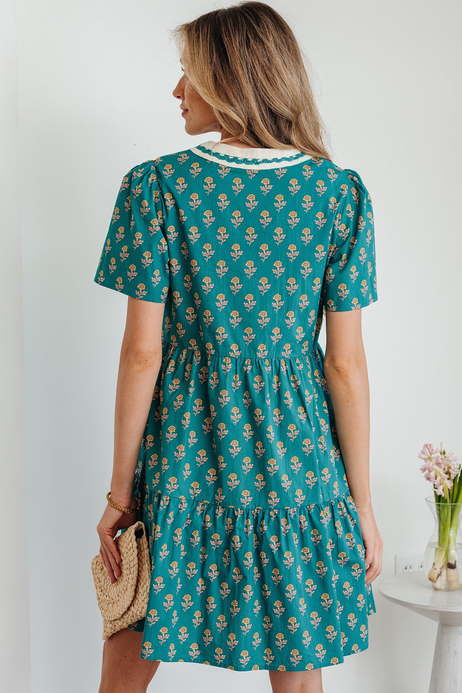 Contrast Short-Sleeved Trim V-Neck Floral Dress in Green
