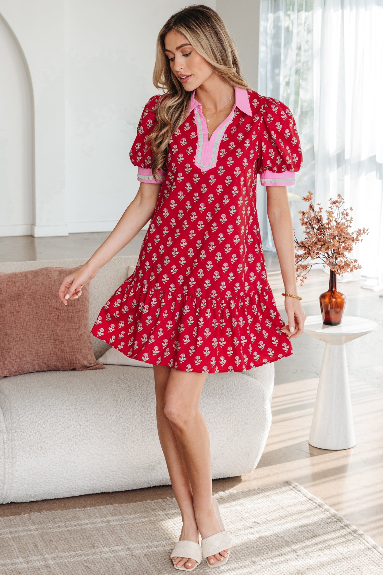 Floral-Print Contrasted V-Neck Mini Dress in Red