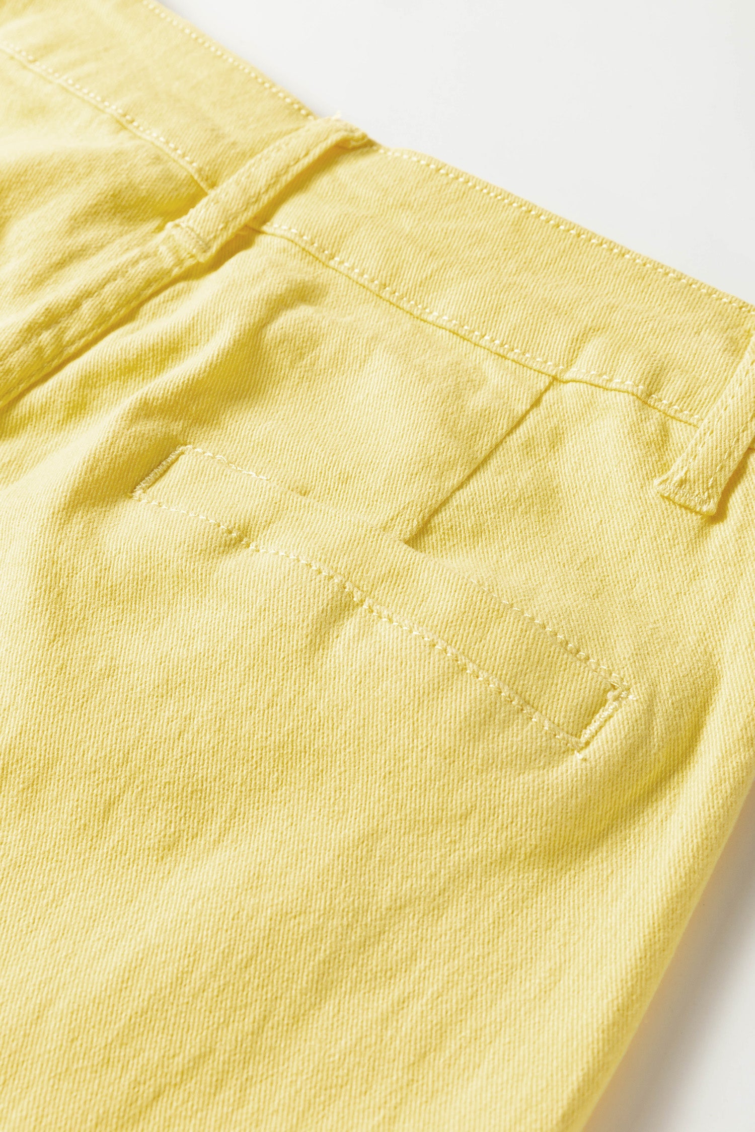 Scalloped Patch Solid Patch Pocket Shift Jeans in Yellow