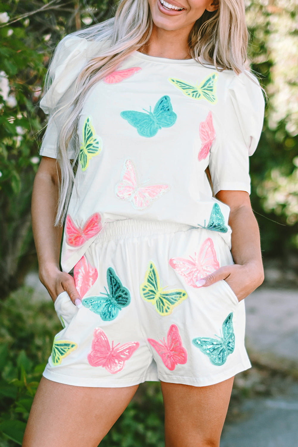 Ensemble haut et short à manches bouffantes et papillon à sequins colorés