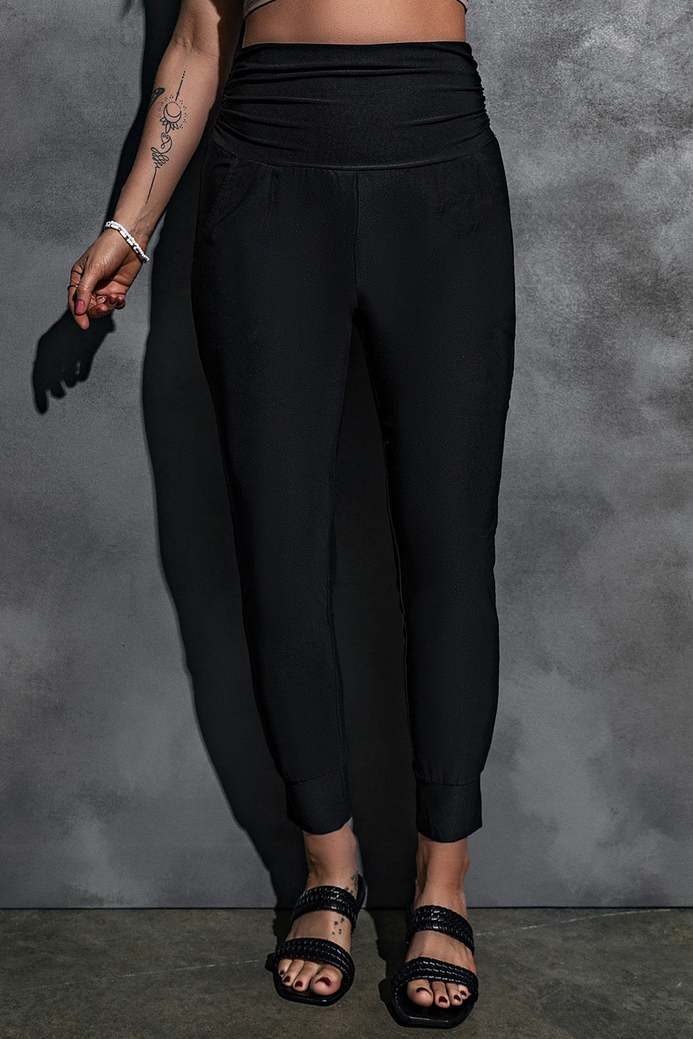 Women's High-Rise Black Pleat-Detail Pocket Leggings