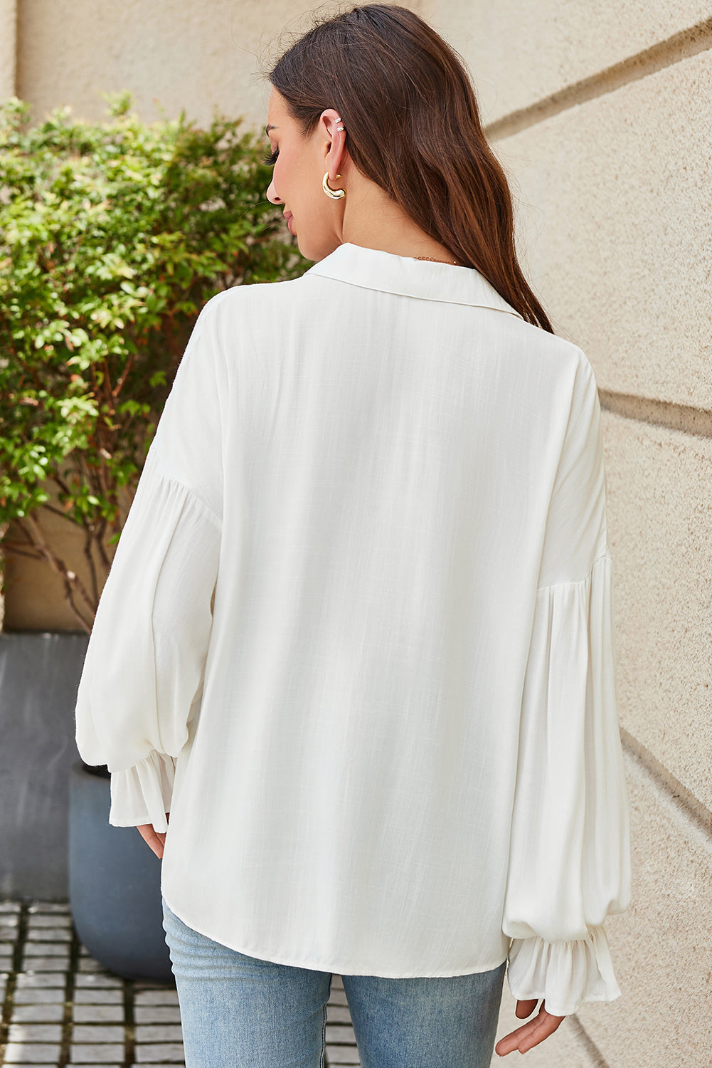 Elastic Cuffs Ruffle Cuffs Puffy Long-Sleeved Button Down Shirt in White