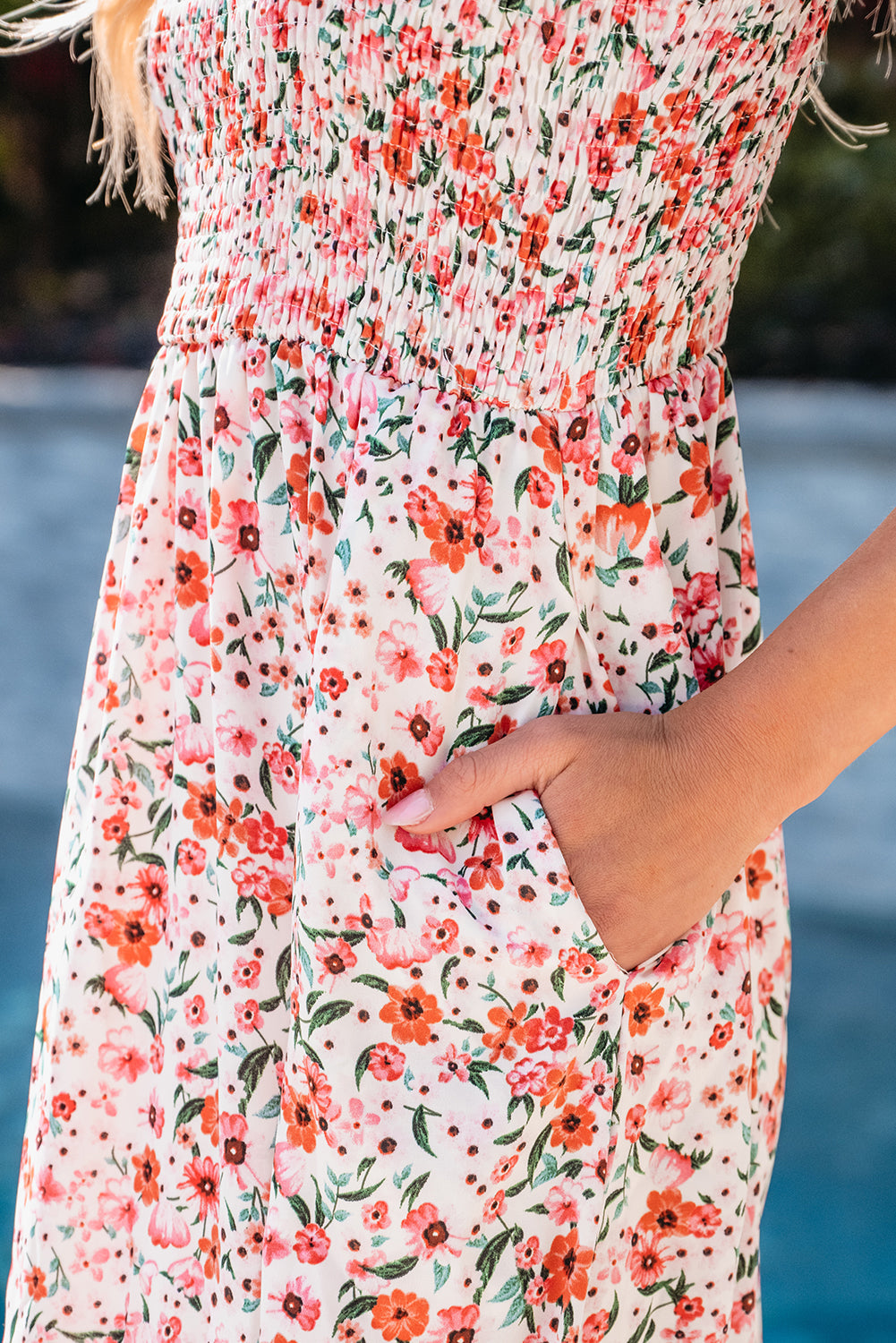 Robe longue bohème à volants et smockée à fleurs