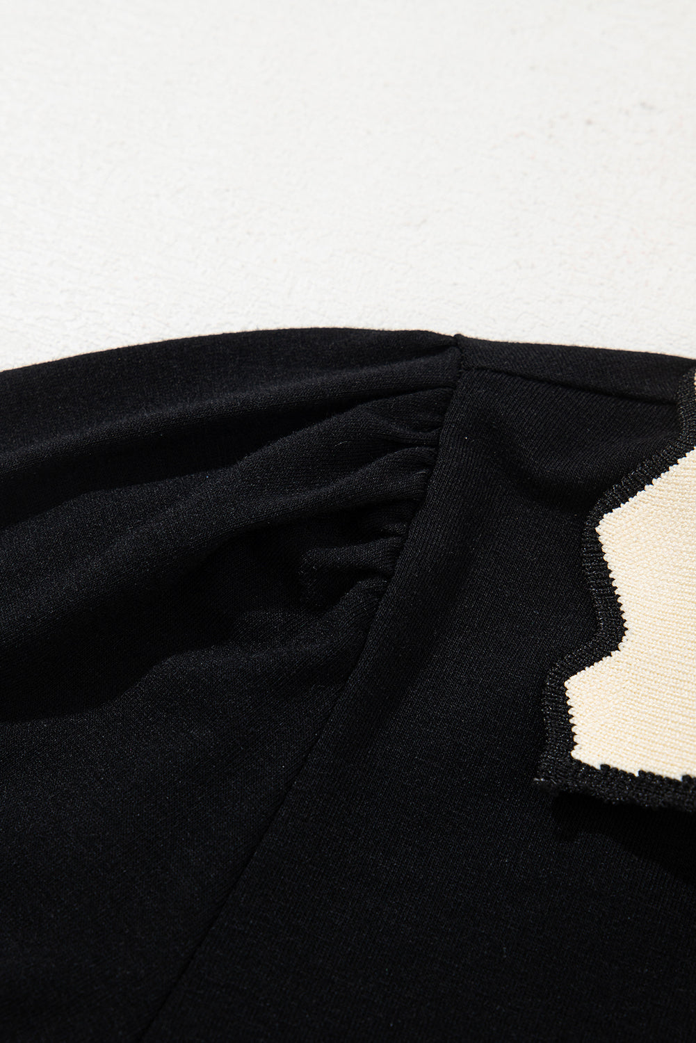 Color V-Neck Contrast Collared Puff Sleeve Blouse