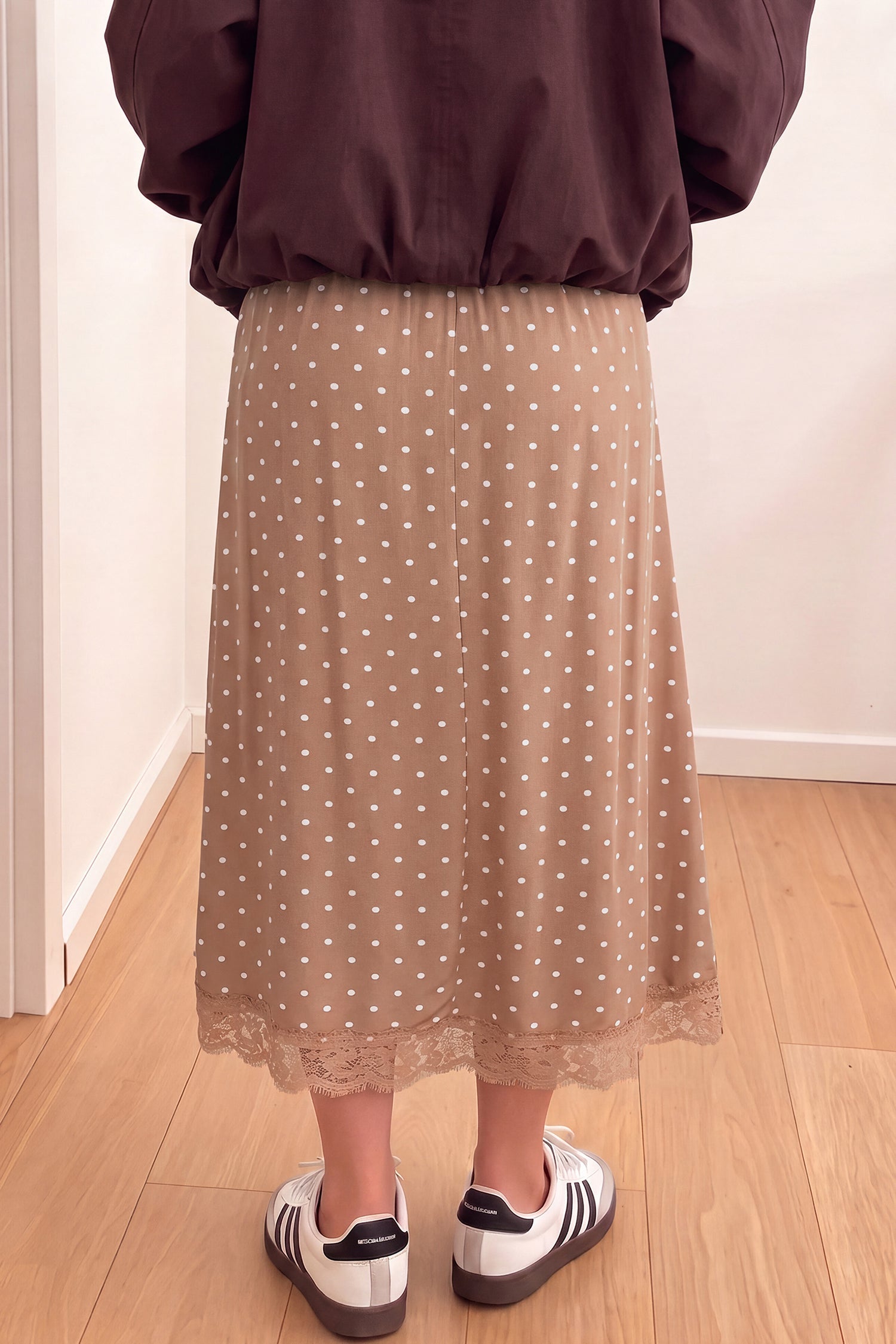 Polka-Dot Lace Hem Refined Long Shift Skirt in Khaki