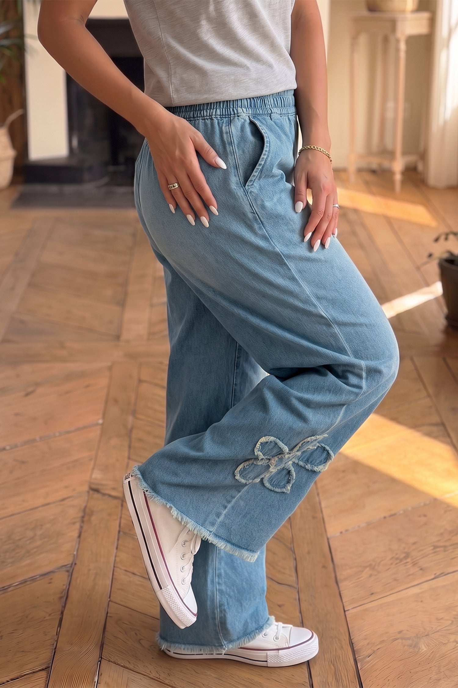 Frayed Floral Patch Wide-Leg Raw Hem Wide-Leg Jeans in Beau Blue