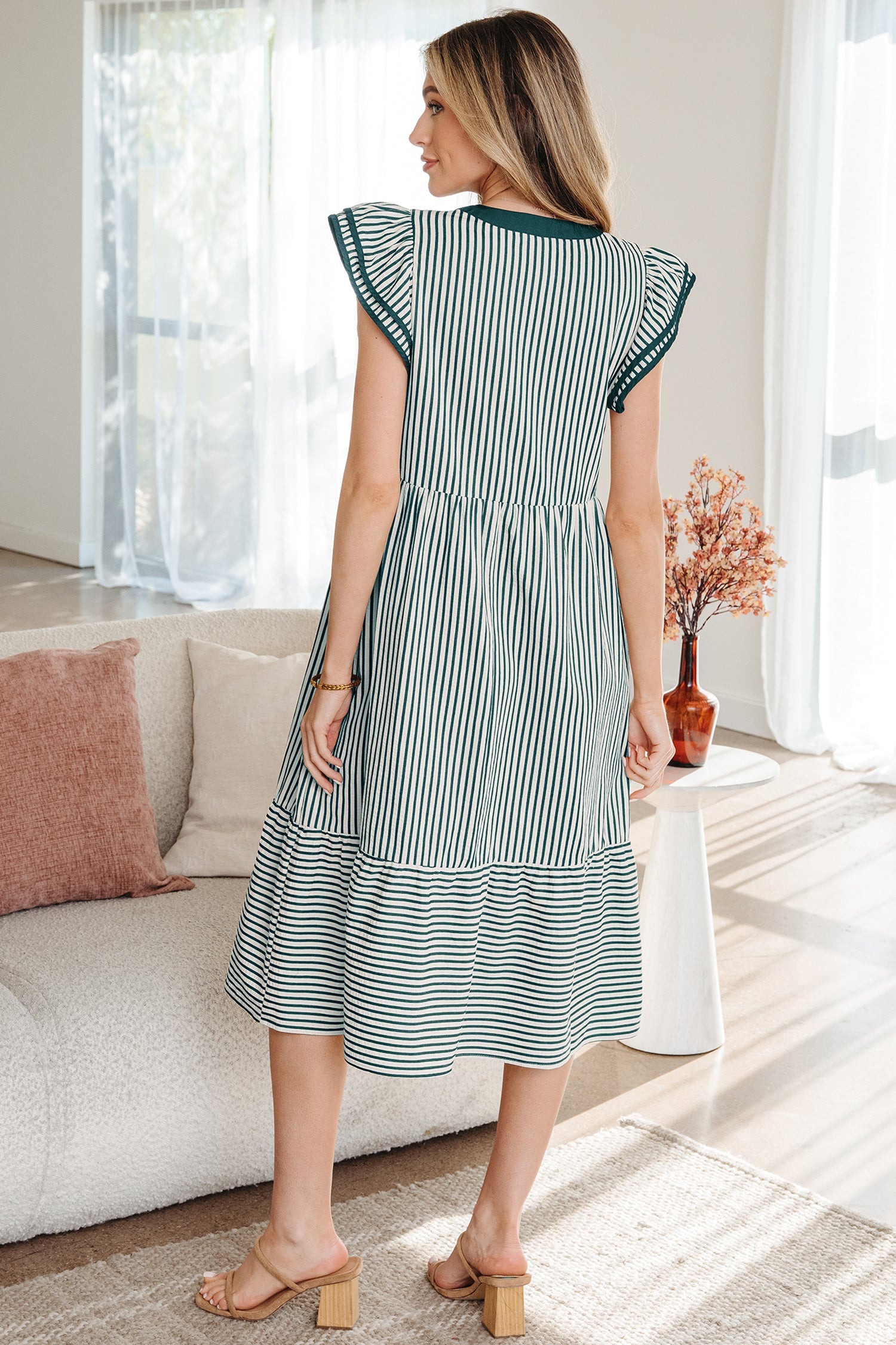 Stripe Trim Short-Sleeved Contrast V-Neck Midi Dress in Green