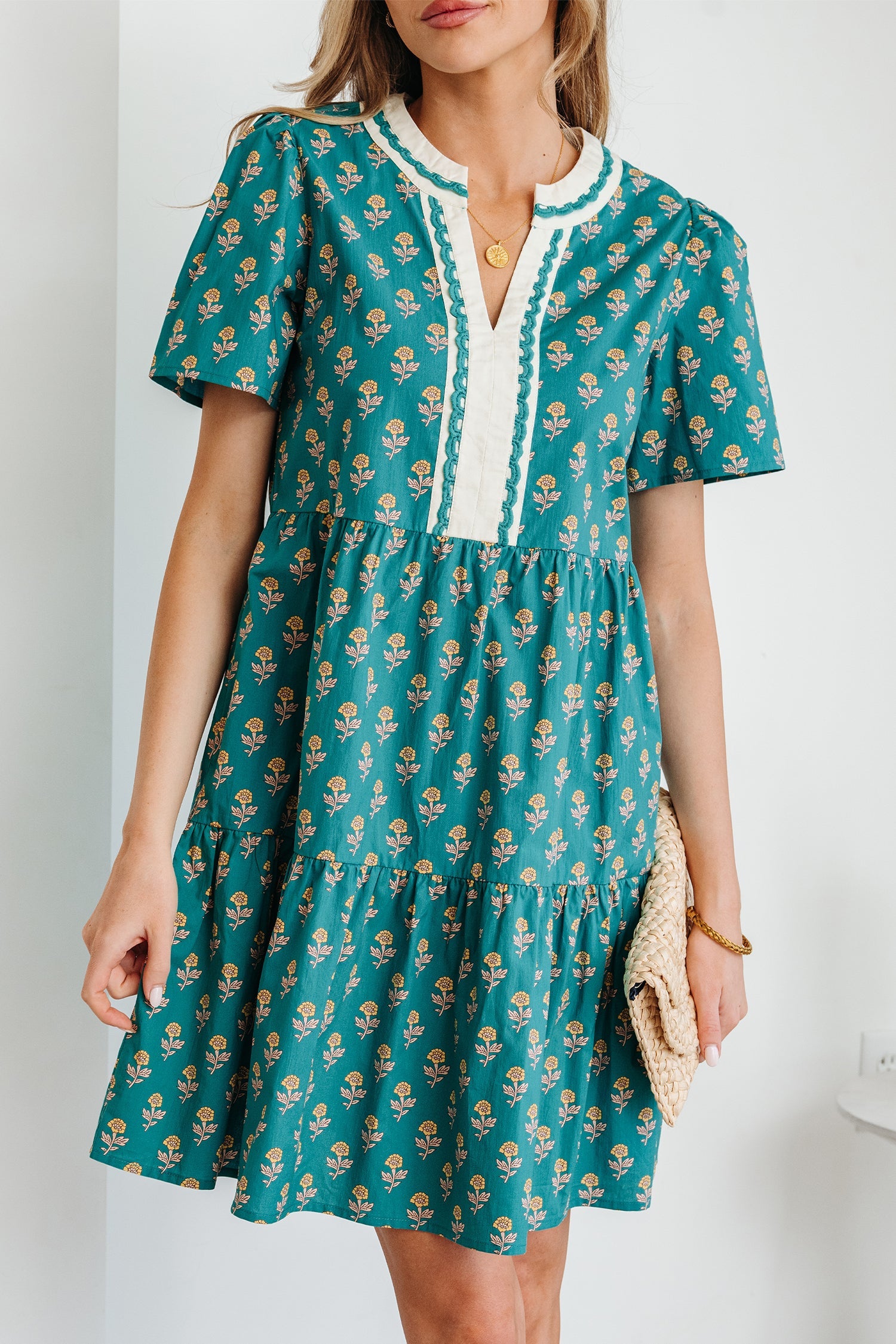 Contrast Short-Sleeved Trim V-Neck Floral Dress in Green